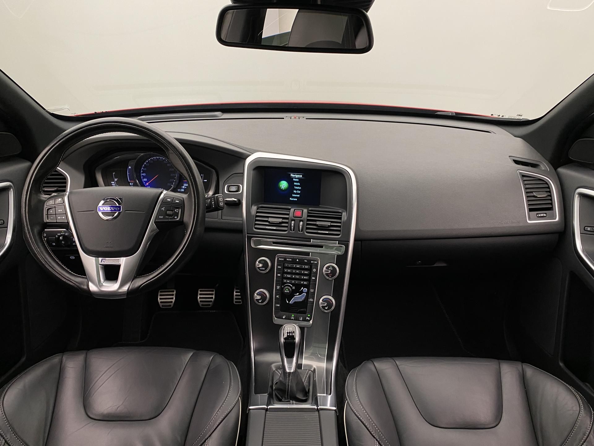 Volvo XC60, D3 MOMENTUM - fotka 2
