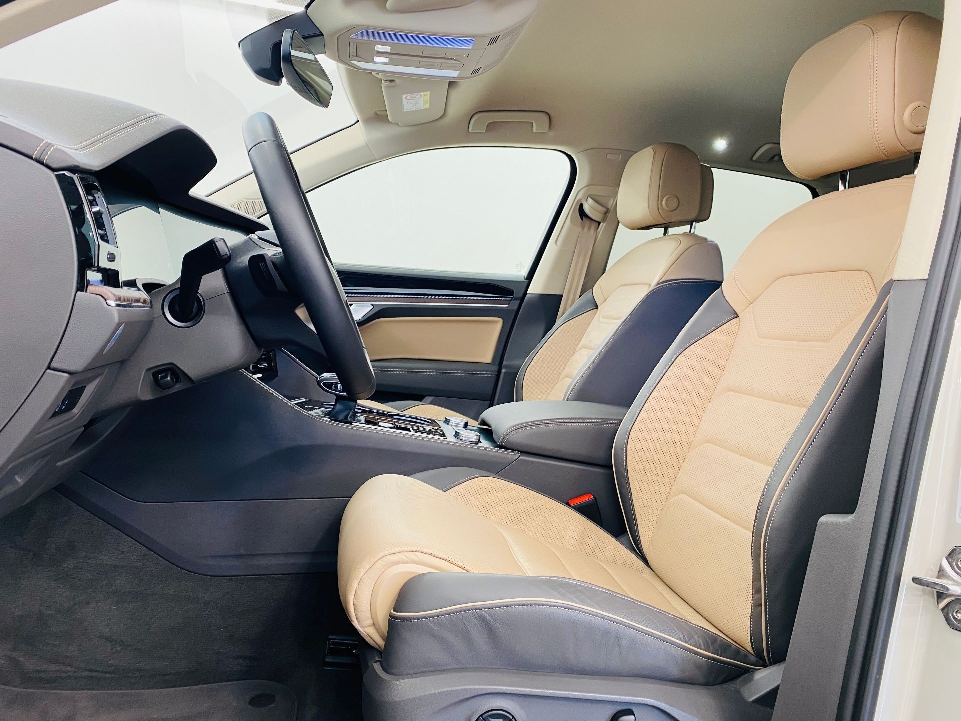 Volkswagen Touareg, 3,0TDI 210 kW Elegance 4x4 - fotka 5