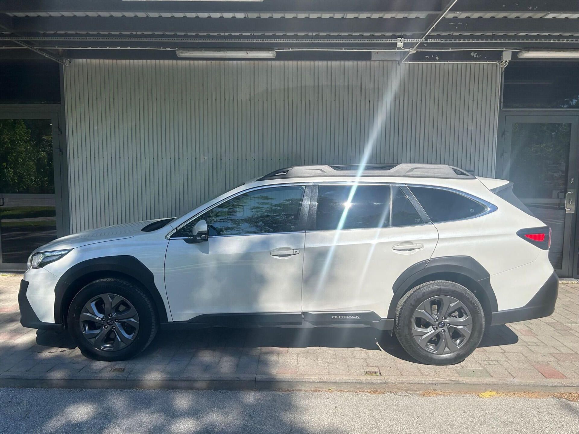 Subaru Outback, 2.5i 4WD Active + tažné - fotka 3