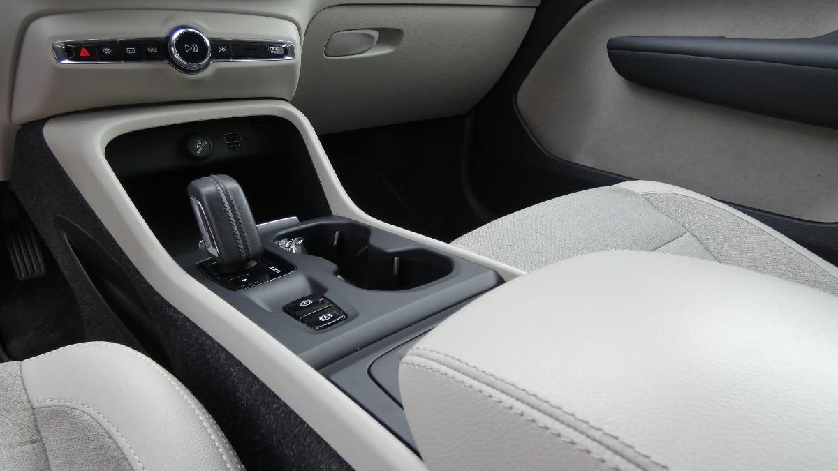 Volvo XC40, D3 Drive-E AWD Momentum - fotka 6