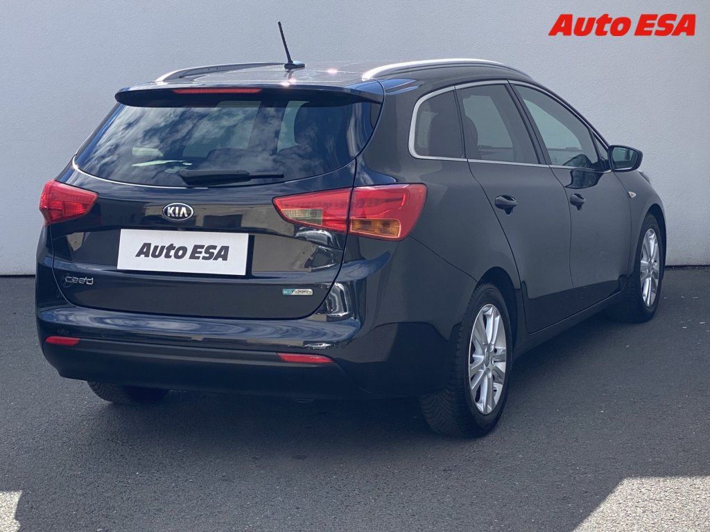 Kia Cee´d, 1.6 GDi - fotka 4