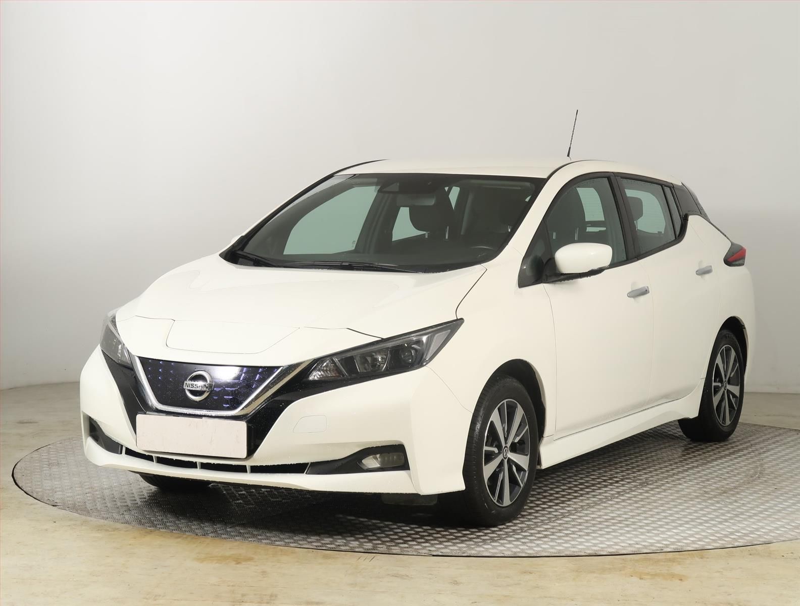 Nissan LEAF, 40 kWh, Automat, Kůže - fotka 2