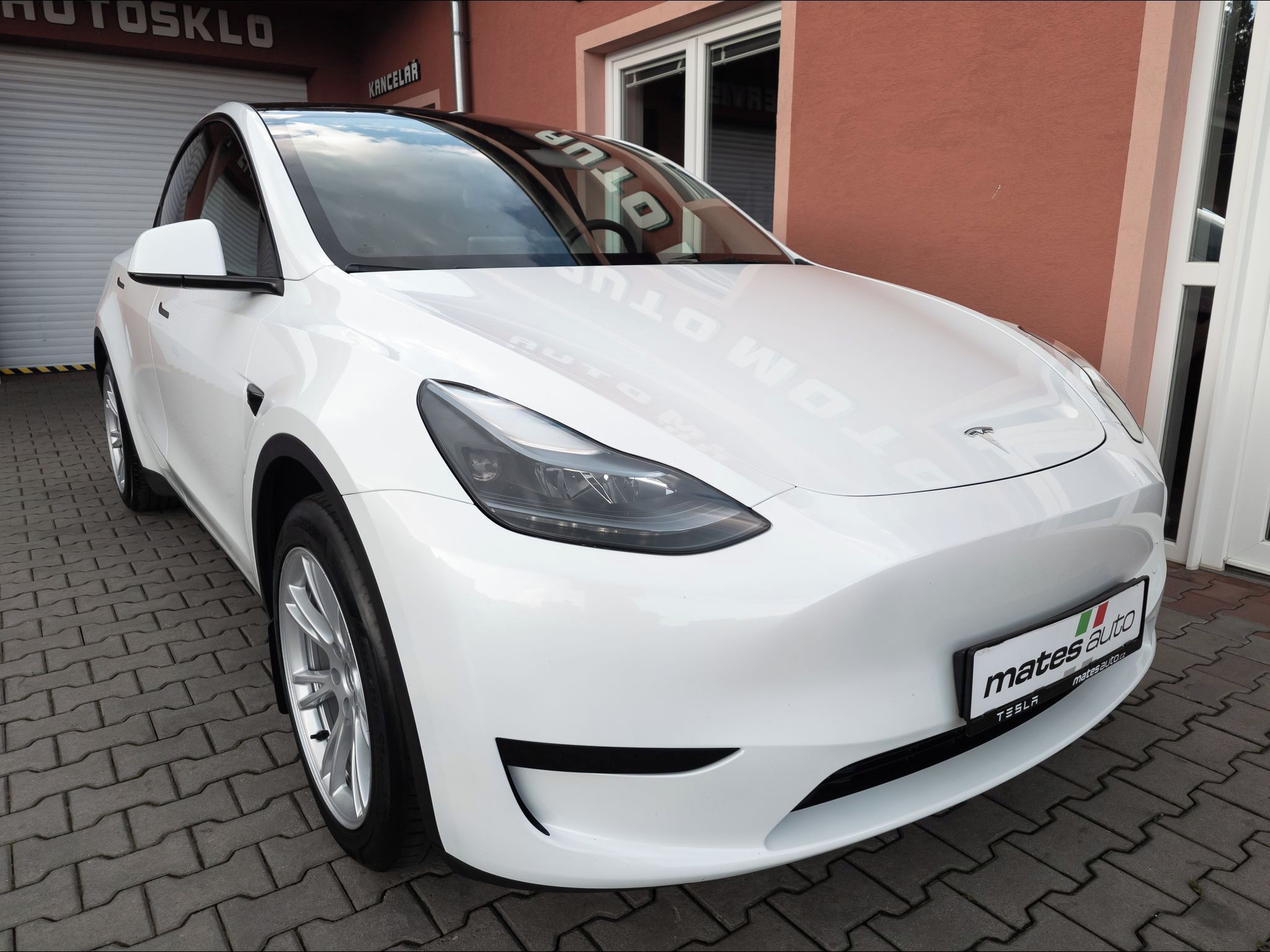Tesla Model Y, Standard Plus RWD 220kW SOH 95 - fotka 6