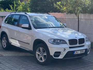 BMW X5,bez havárie,servisováno