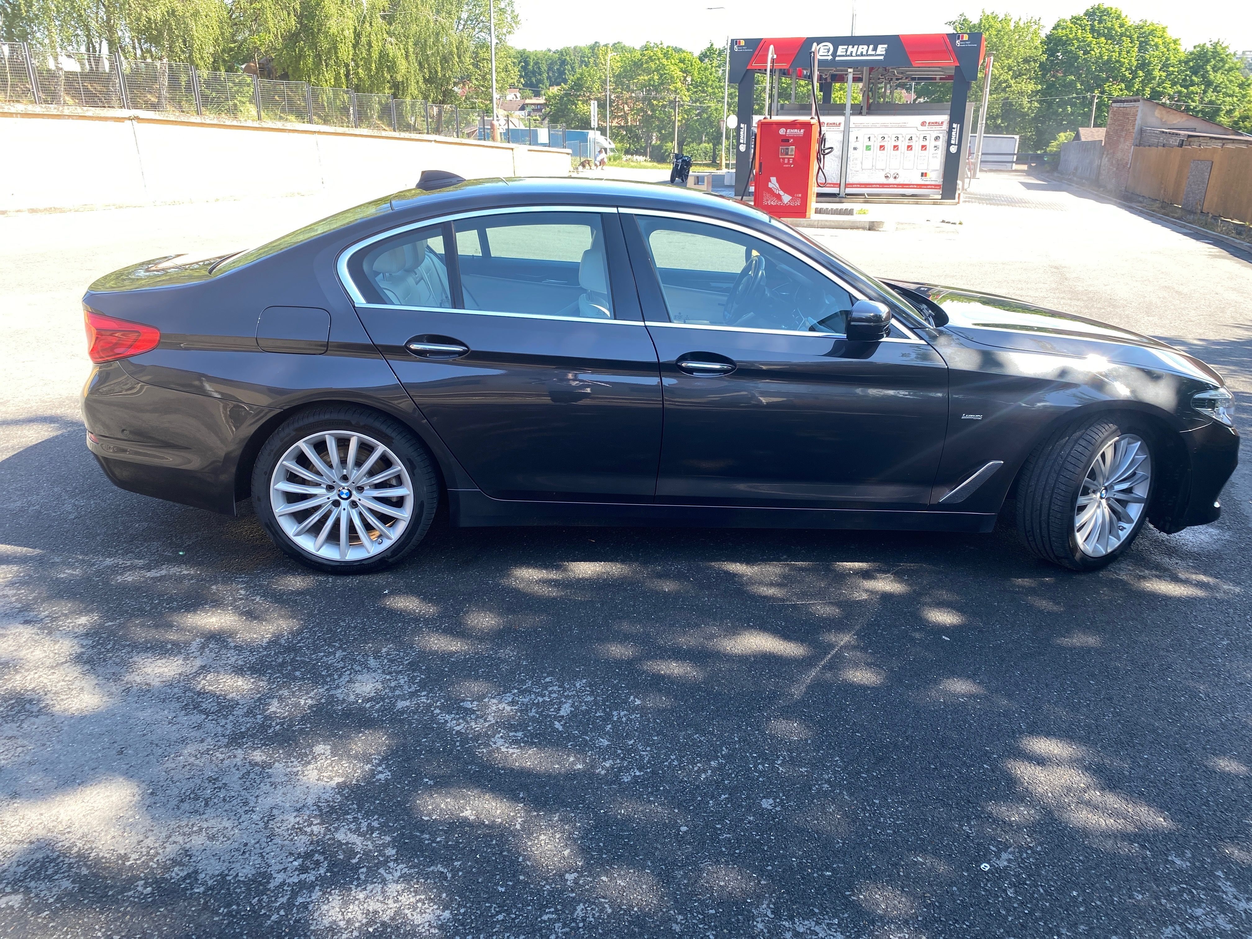 BMW Řada 5, BMW 5 G30 520 d X drive - fotka 3