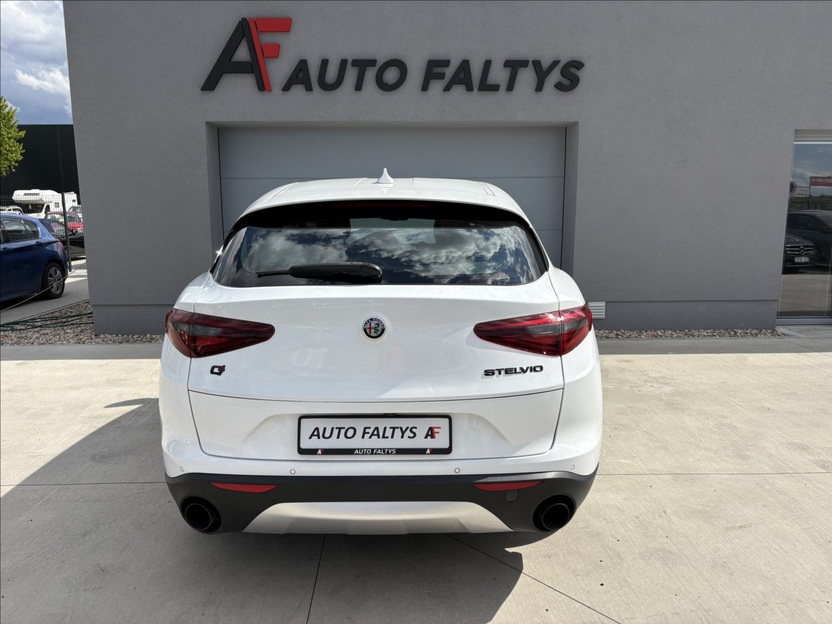 Alfa Romeo Stelvio, 2,1 JTD 154 KW automat 4x4 - fotka 5