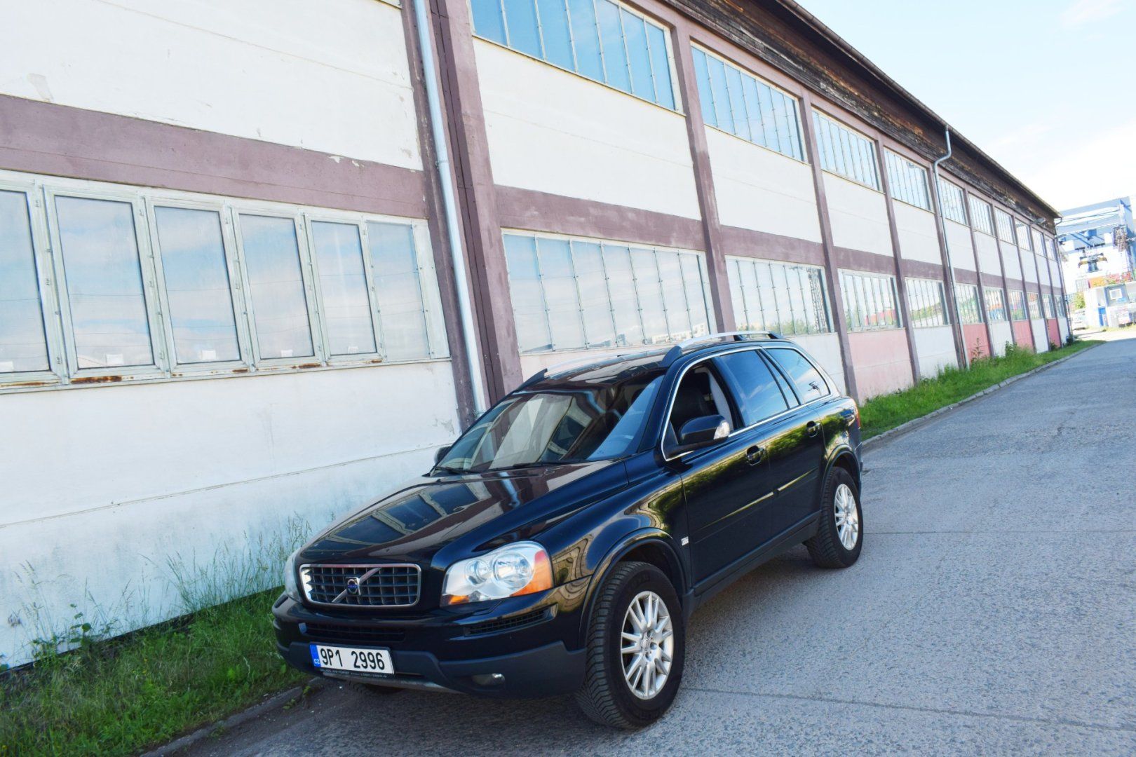 Volvo XC90, 2.4D/MANUÁL/KŮŽE/TAŽNÉ/7MÍST/ - fotka 2