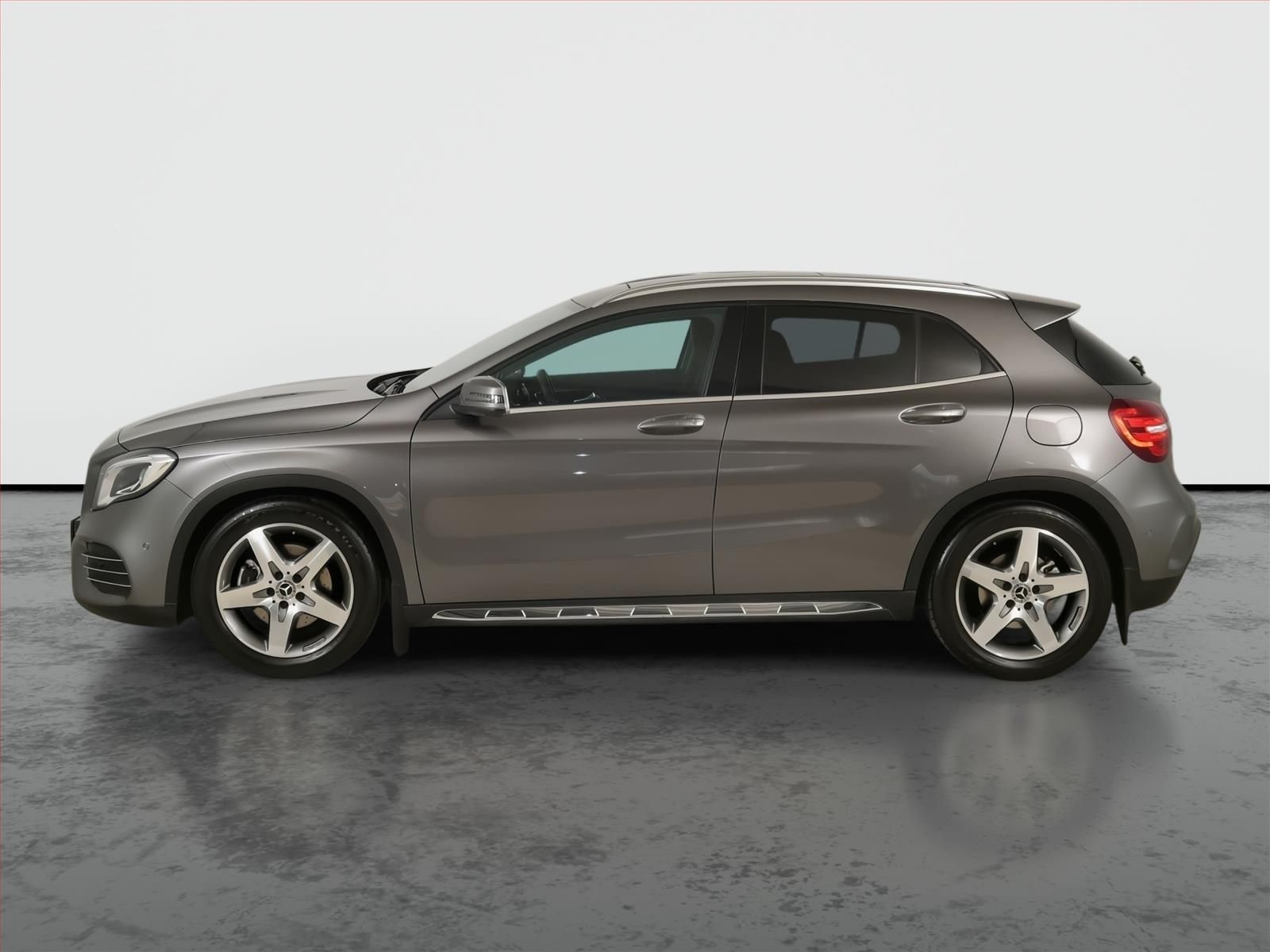 Mercedes-Benz GLA, 220 4MATIC, AMG line, 4X4 - fotka 3