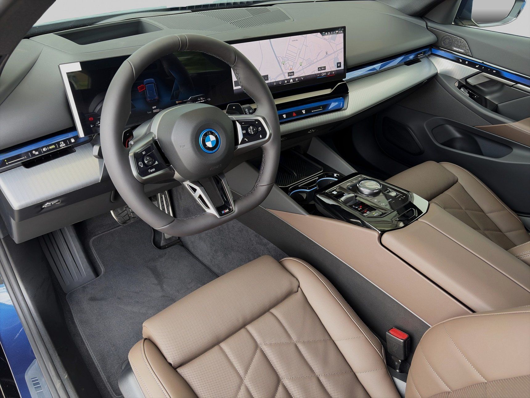 BMW Řada 5, | 550e xDrive Touring - fotka 6