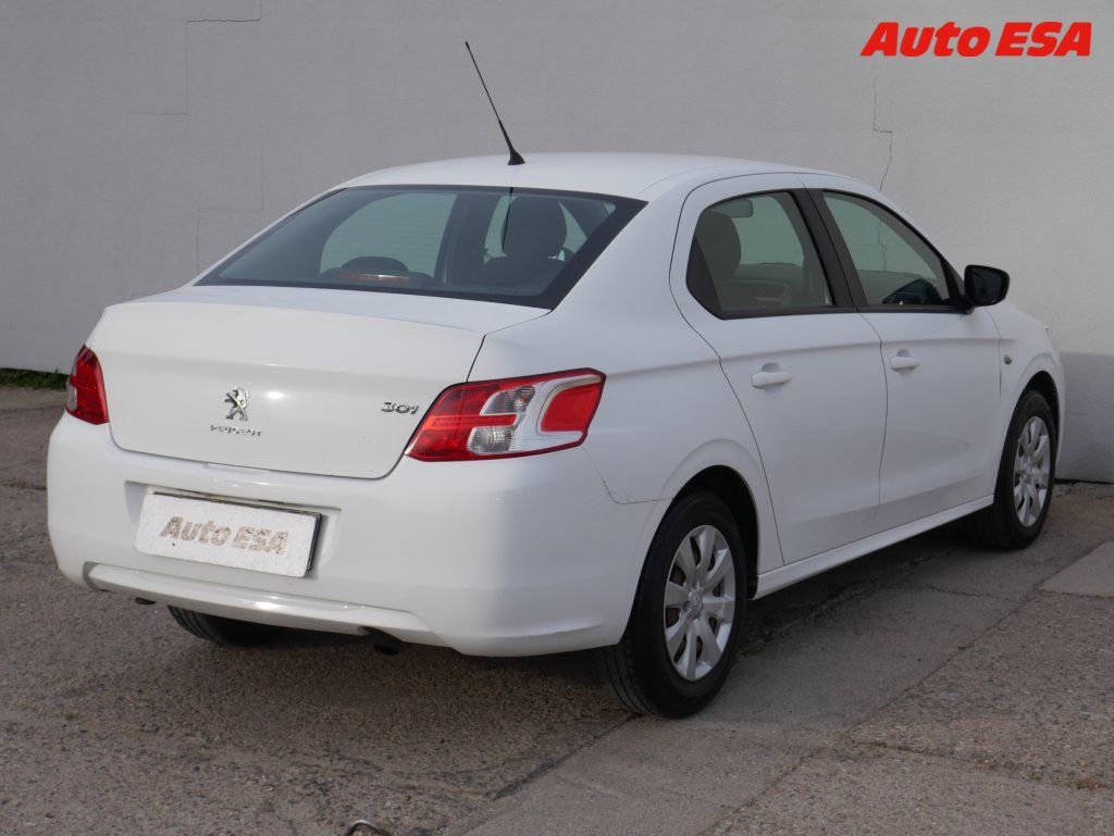 Peugeot 301, 1.6i,ČR - fotka 6