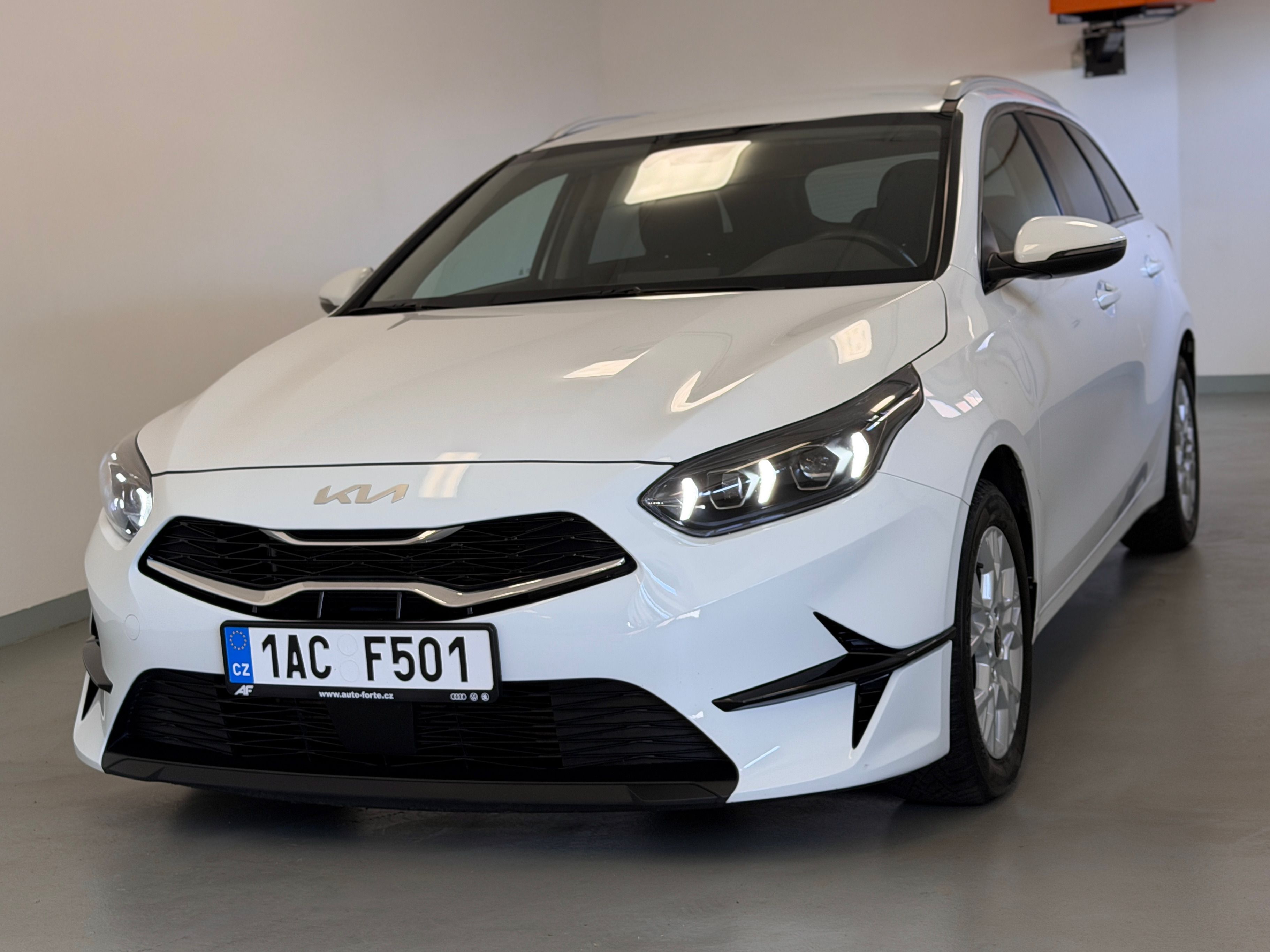 Kia Cee´d, SW 1,5,T-GDi 118kW TOP AT - fotka 2