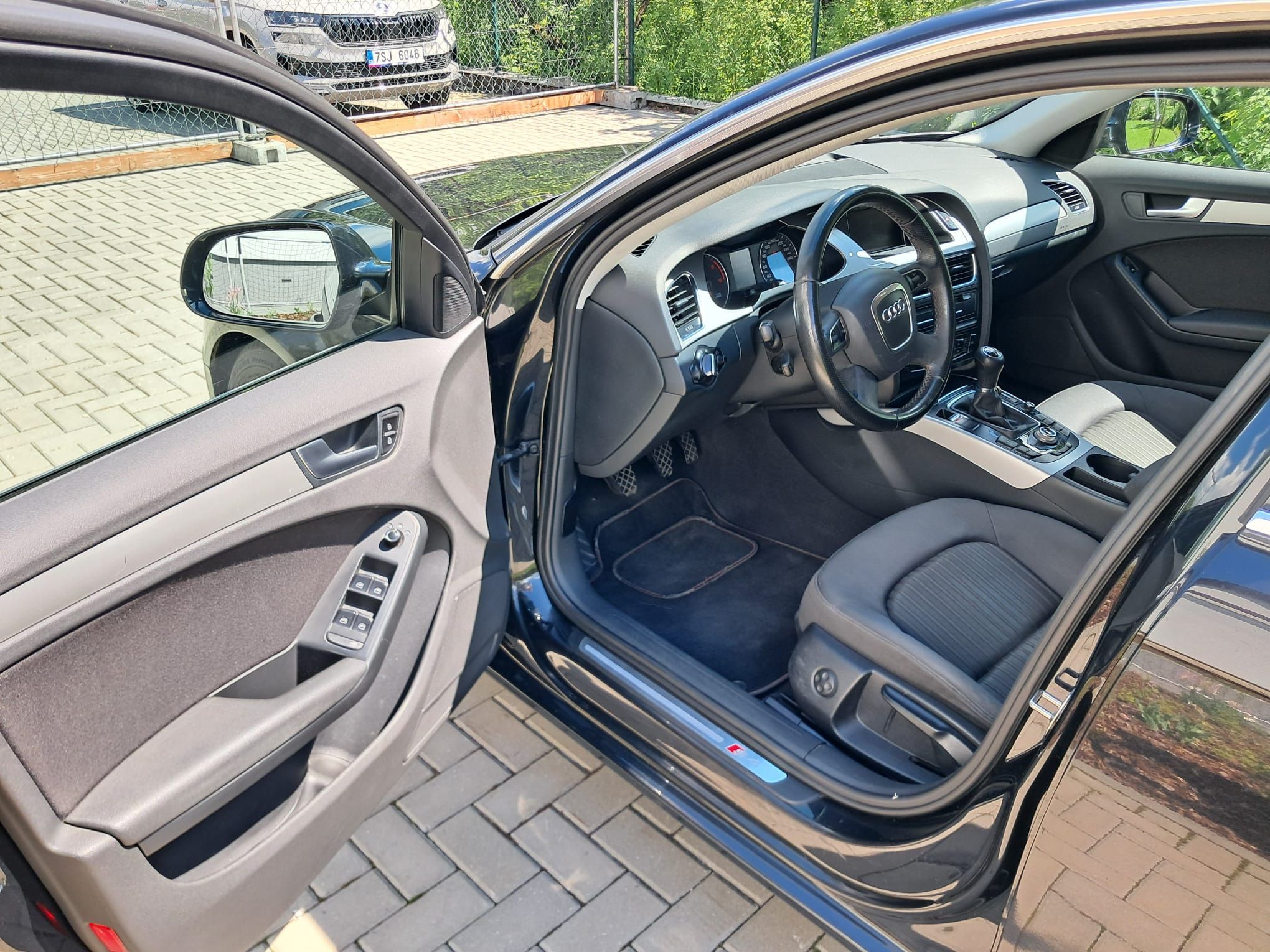 Audi A4, Audi A4 Avant 2.0 TDI, r. 2010 - fotka 5