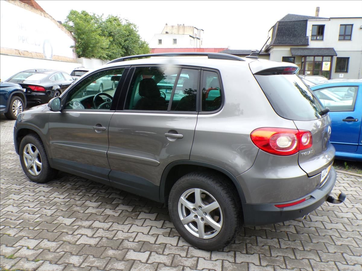 Volkswagen Tiguan, 2,0 TDI  4MOTION,TAŽ.ZAŘ. - fotka 6