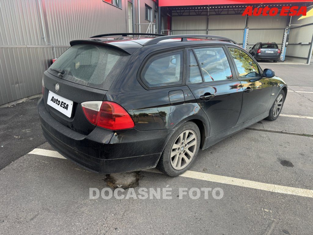 BMW Řada 3, 2.0 i - fotka 2