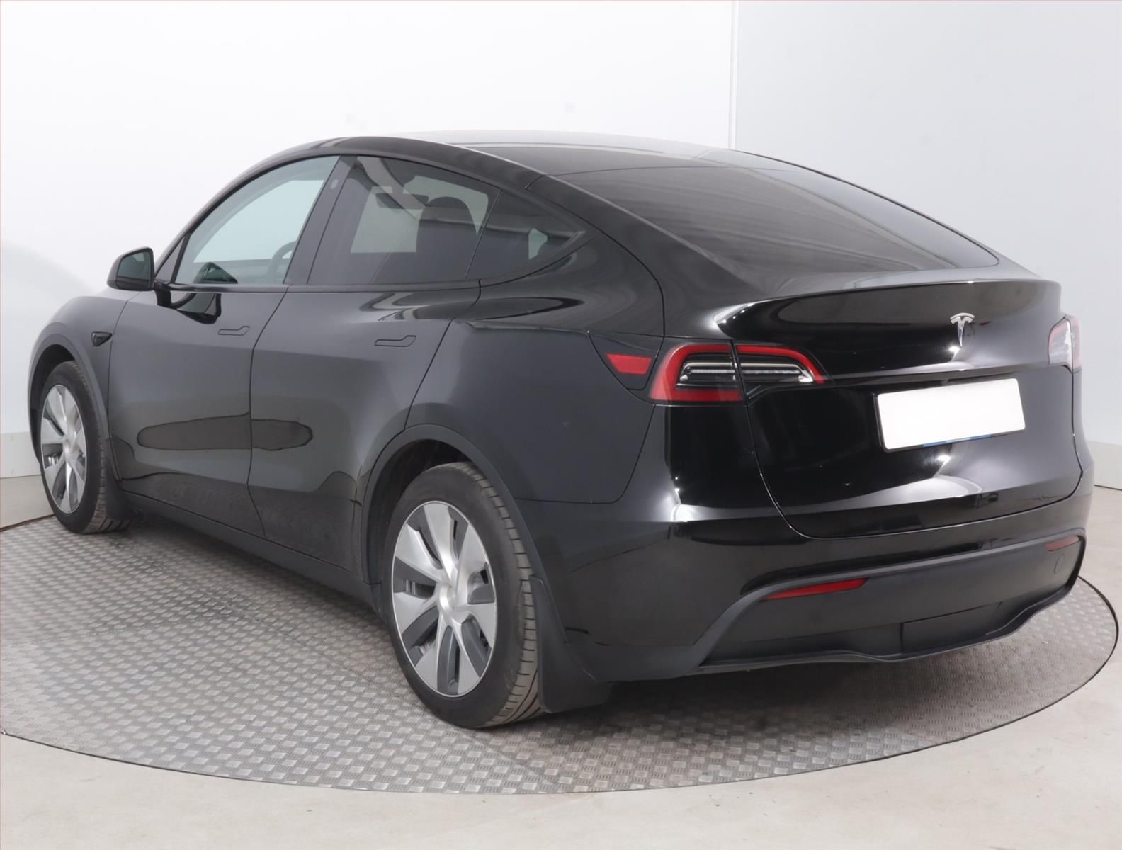 Tesla Model Y, RWD LFP 60kWh, SoH 95% - fotka 4