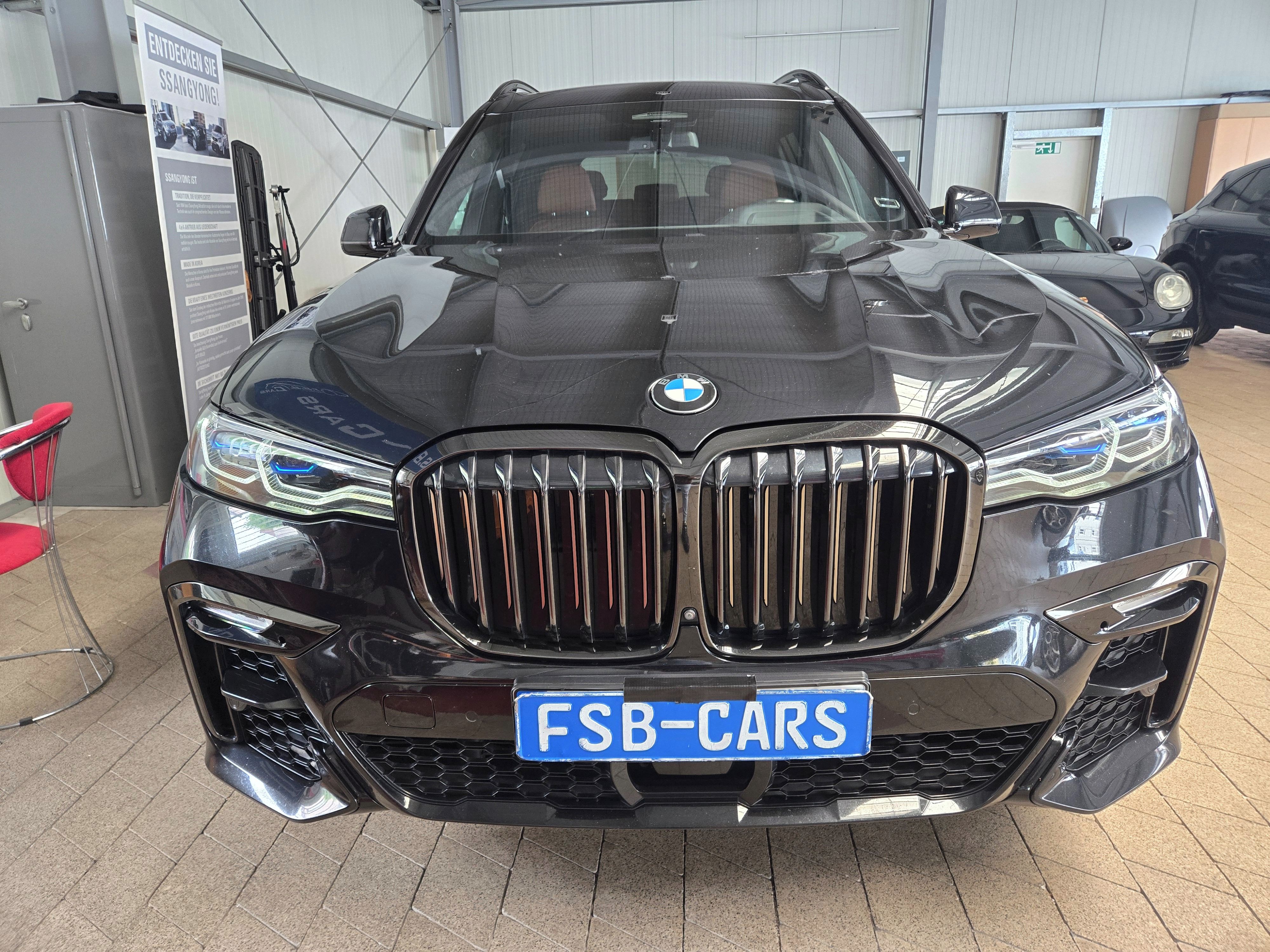 BMW X7, M50 294kW  7 mist - fotka 4