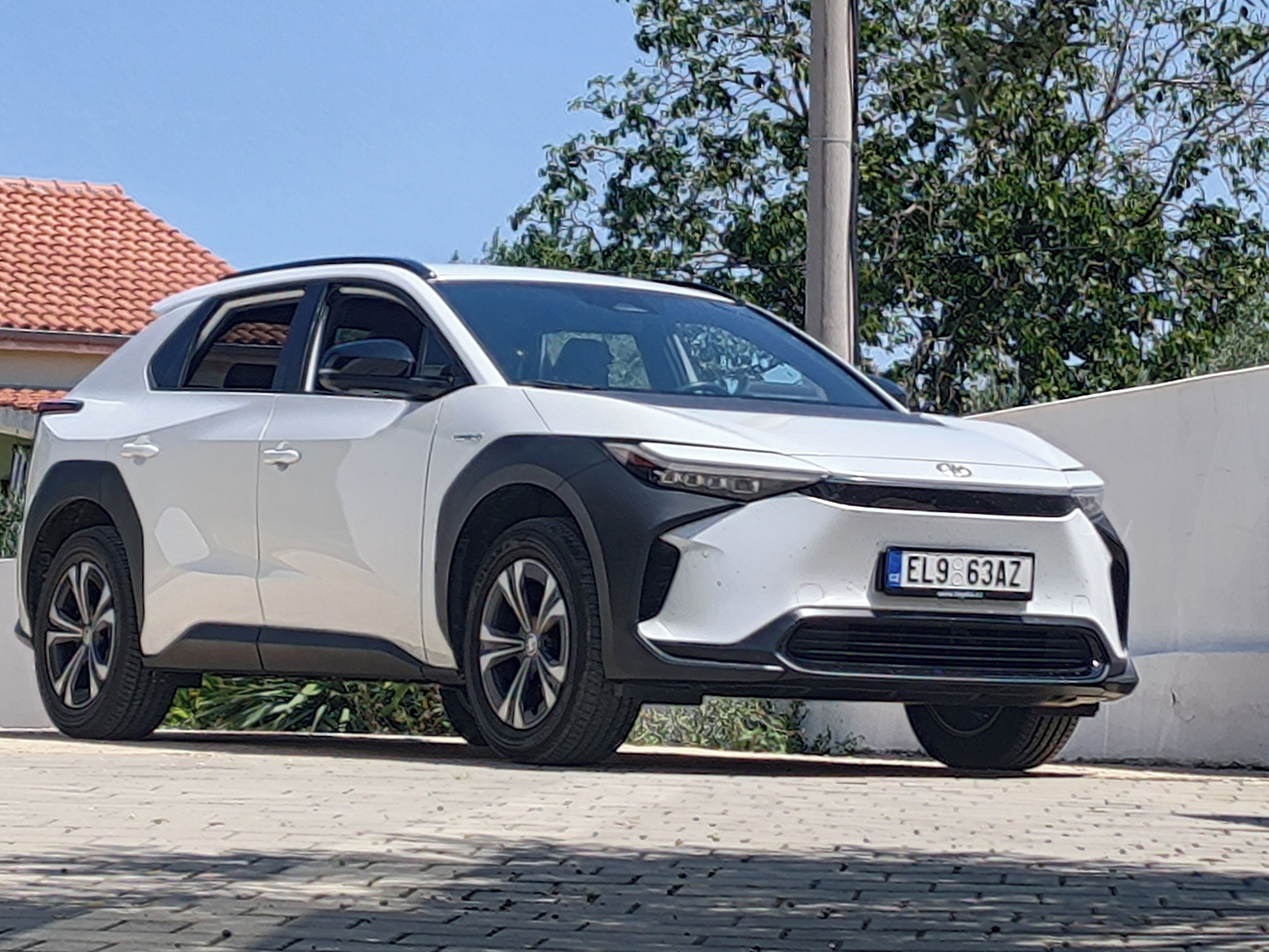 Toyota bZ4X, 4x4 zakoupeno v ČR plný servis