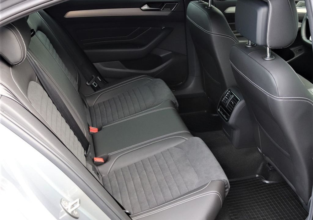 Volkswagen Passat, 2.0 TSI Elegance R Line DSG - fotka 6