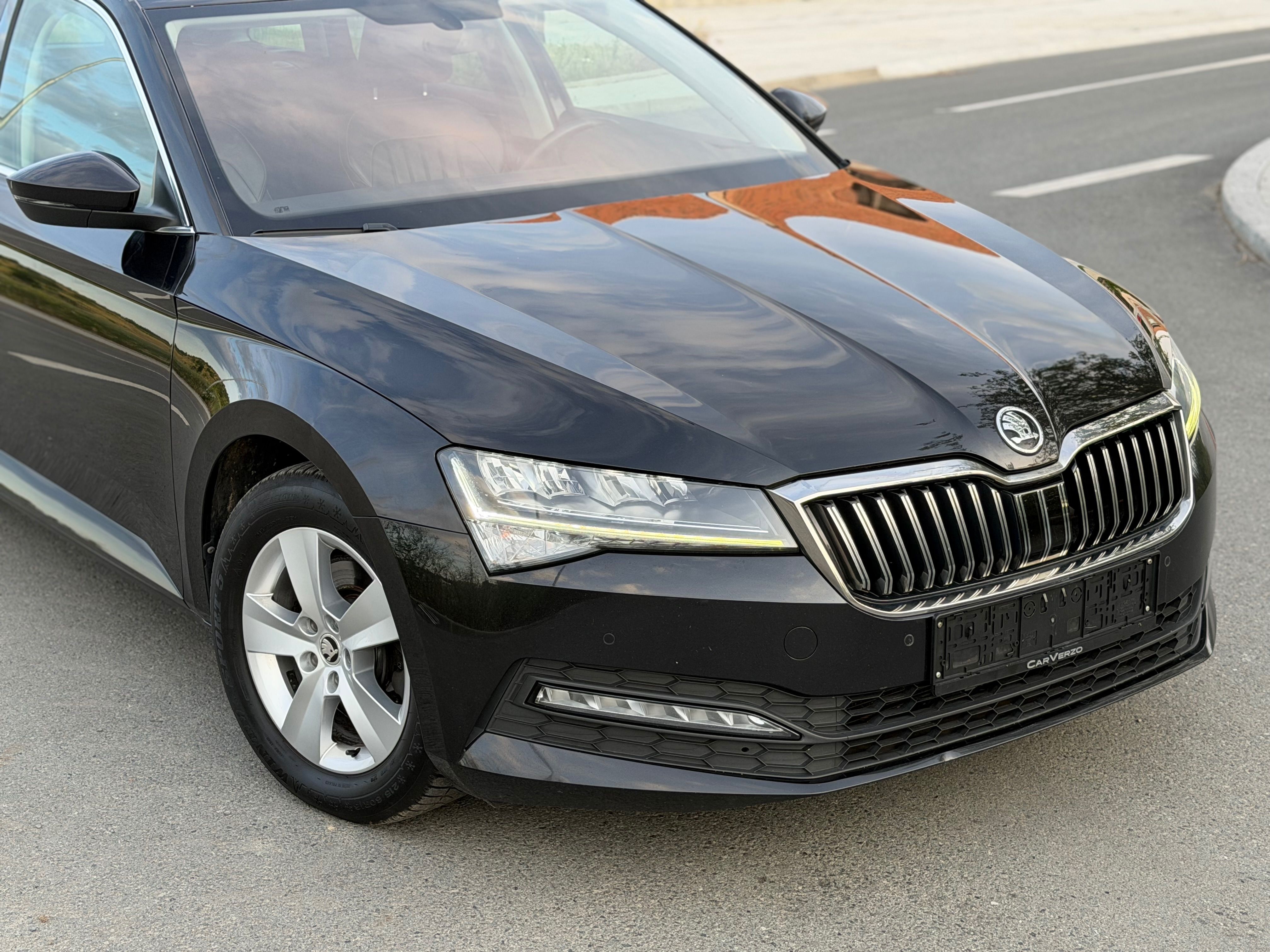 Škoda Superb, STYLE KAMERA TAŽNÝ MANUAL - fotka 5