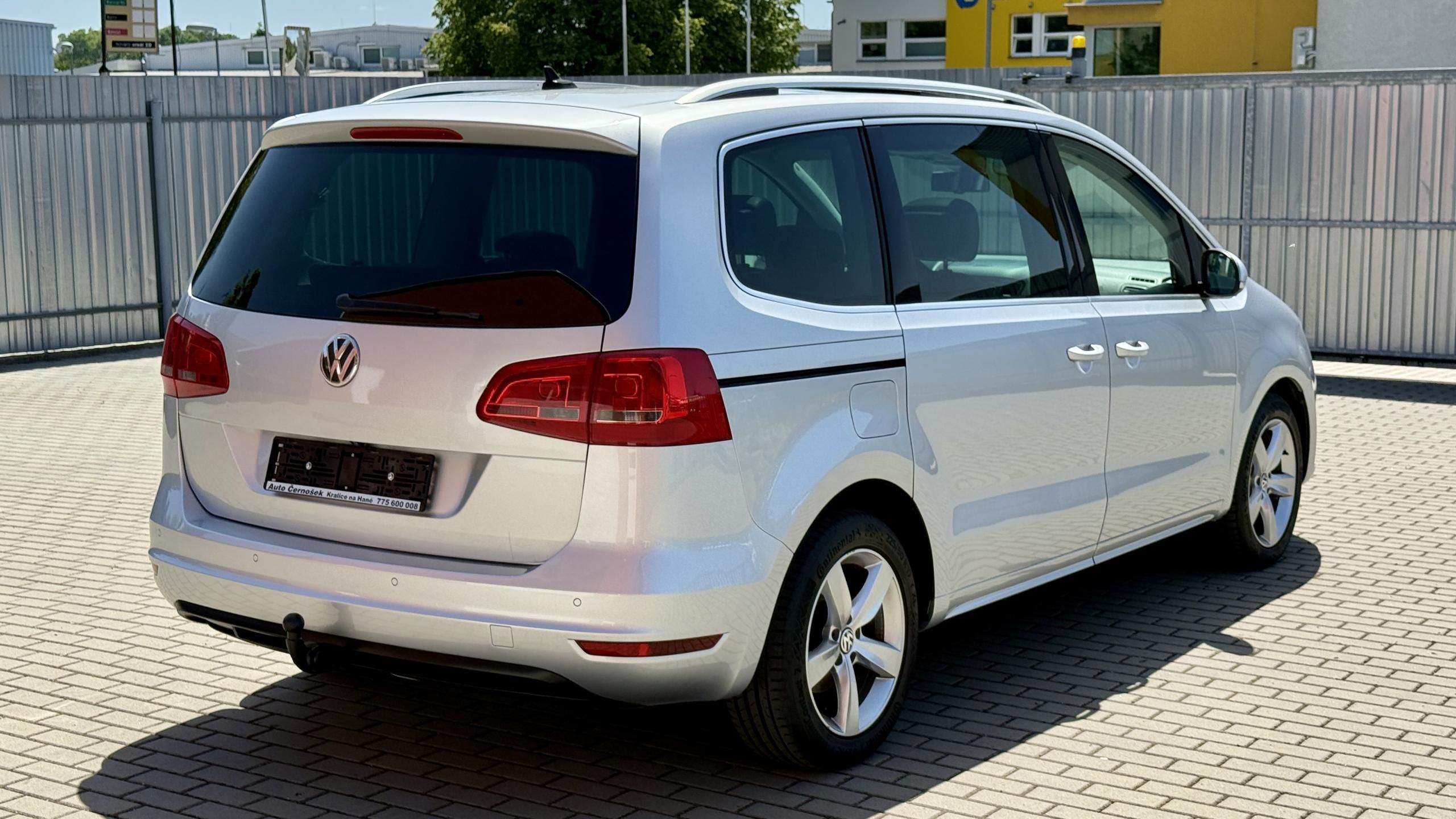 Volkswagen Sharan, 2.0TSi*147kW*DSG*7MÍST*WEBASTO - fotka 4