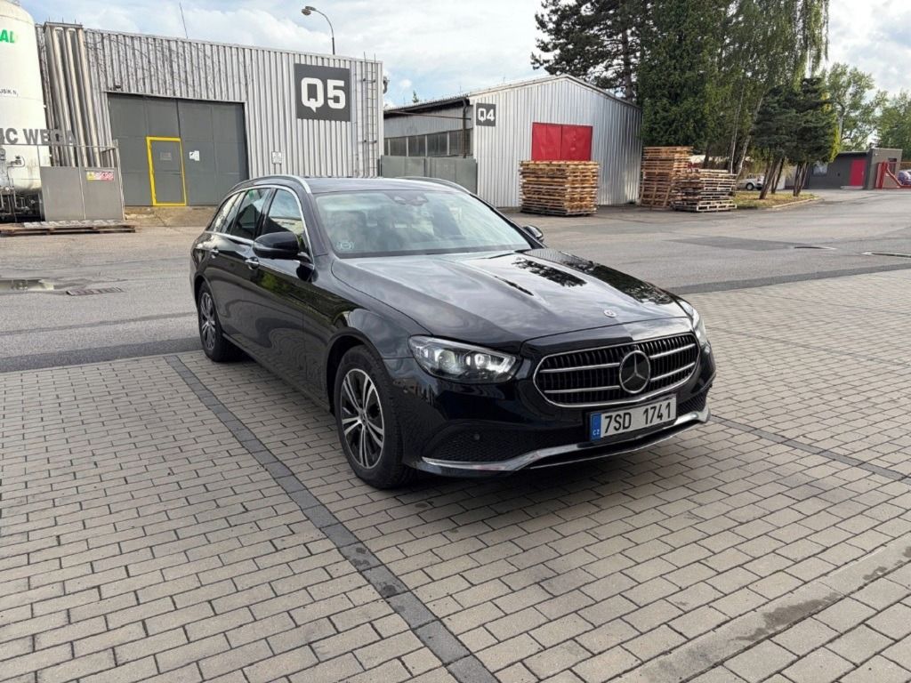 Mercedes-Benz Třídy E, 300 D (195 Kw) 4Matic - fotka 2