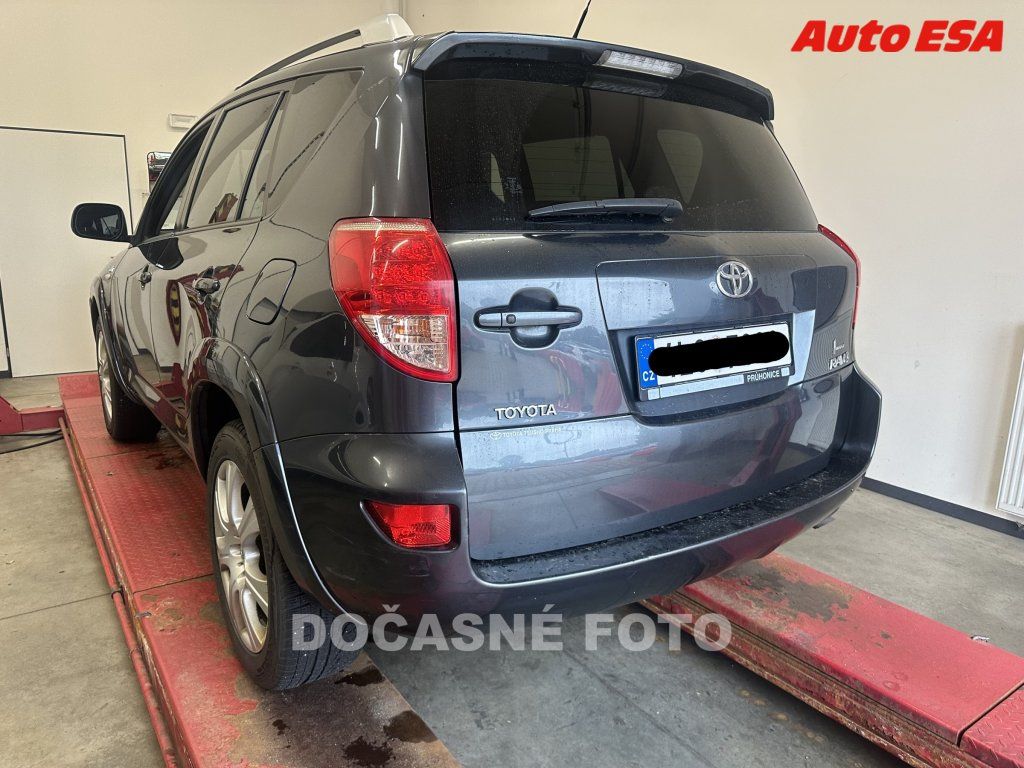 Toyota Rav4, 2.2D - fotka 2