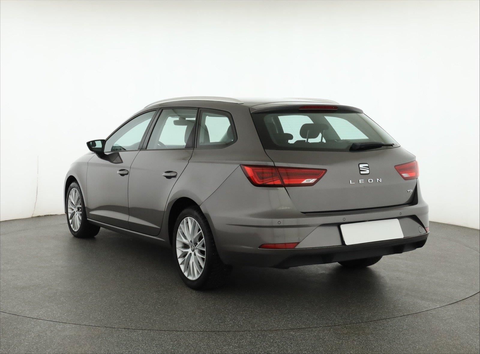 Seat Leon, 1.6 TDI, Comfort, Automat - fotka 4