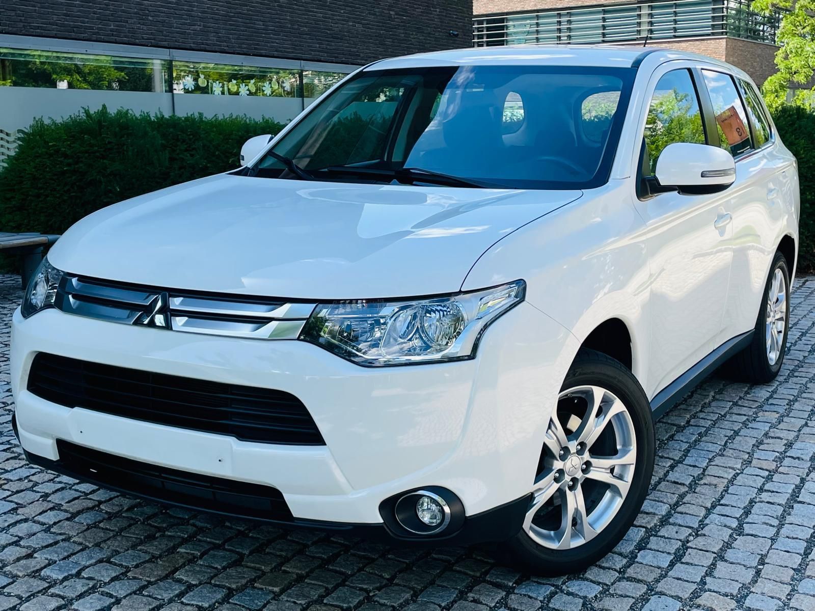 Mitsubishi Outlander, 2.0i MANUÁL 1.MAJ SERVISKA 2WD
