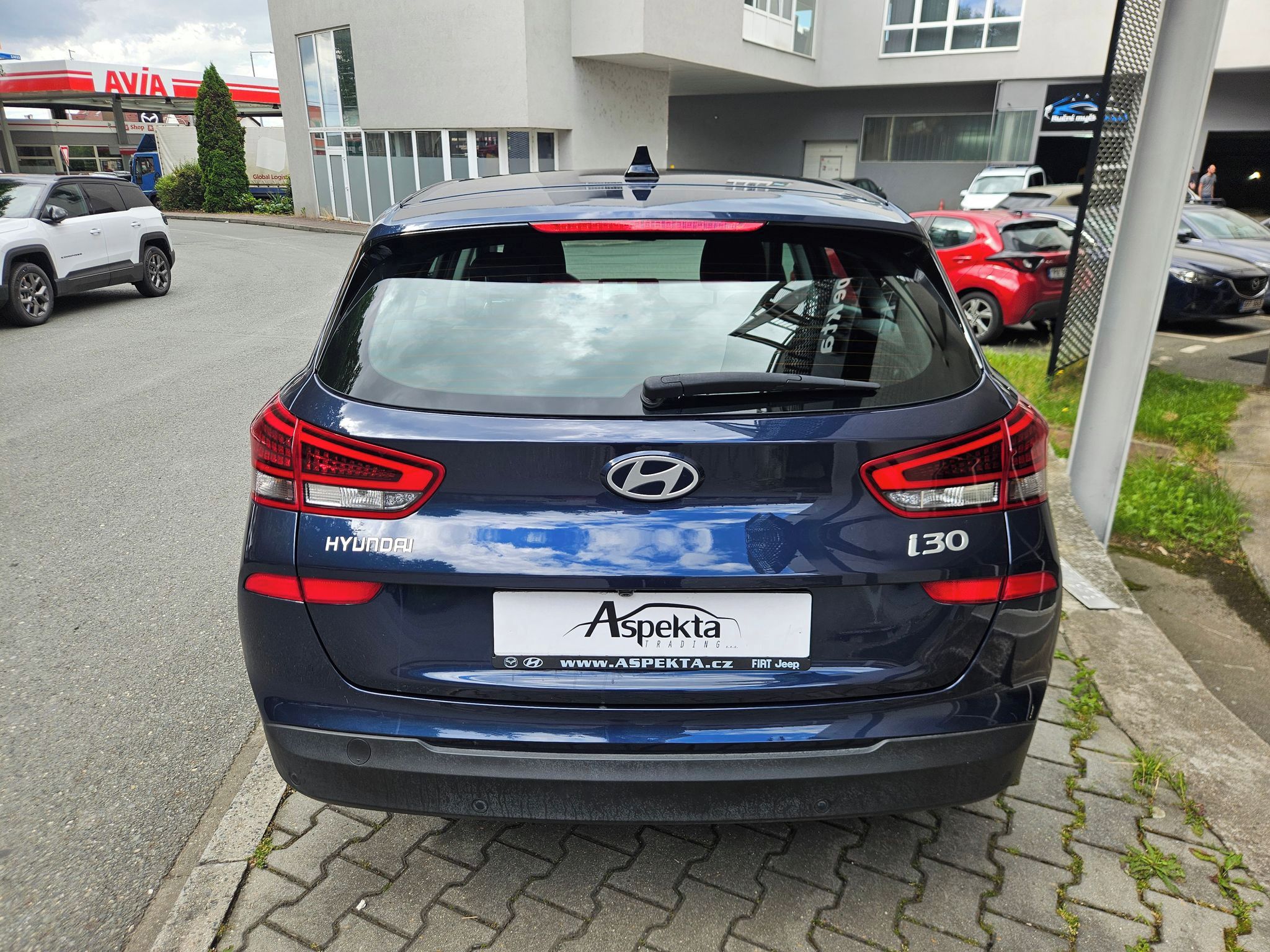 Hyundai i30, 1.5i Comfort, serv.kn., 1.maj. - fotka 4