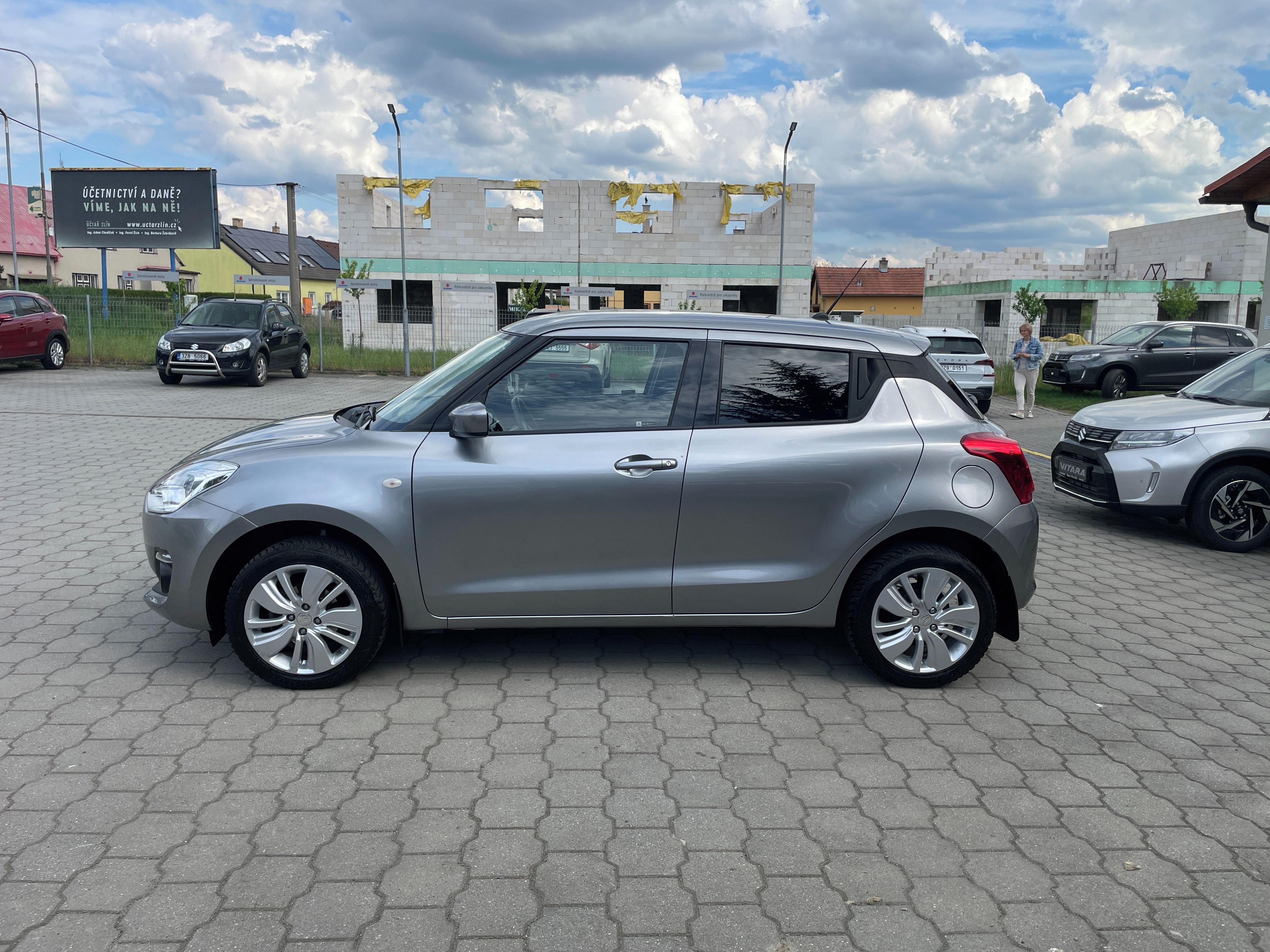 Suzuki Swift, 1,2 DualJet Premium 4x4 - fotka 6