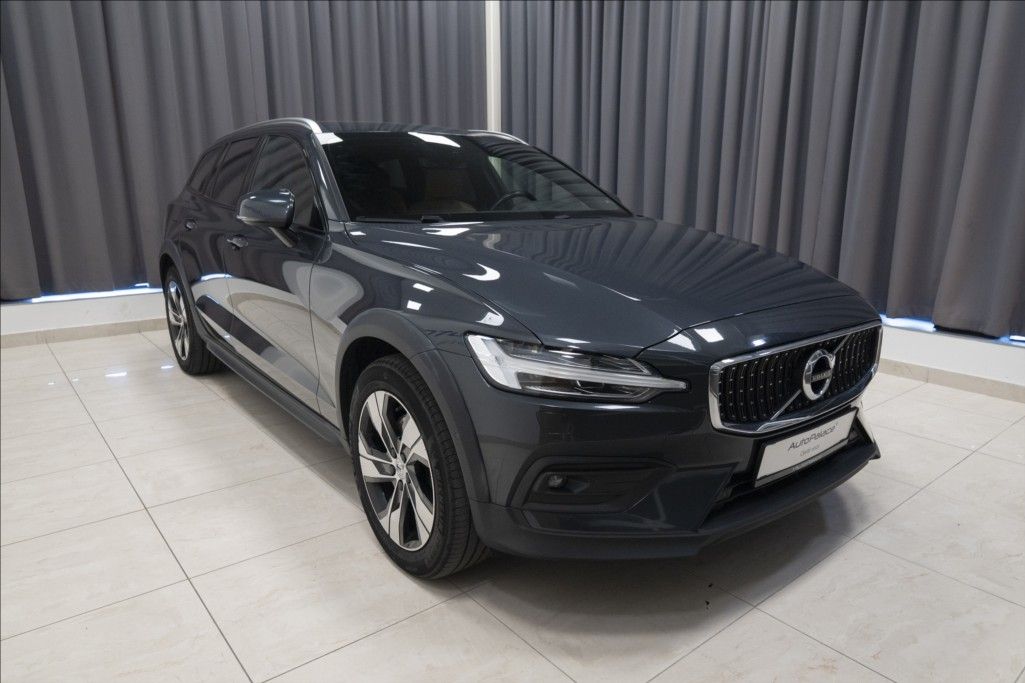 Volvo V60, 2,0 D4 AWD CROSS COUNTRY TAŽNÉ - fotka 3