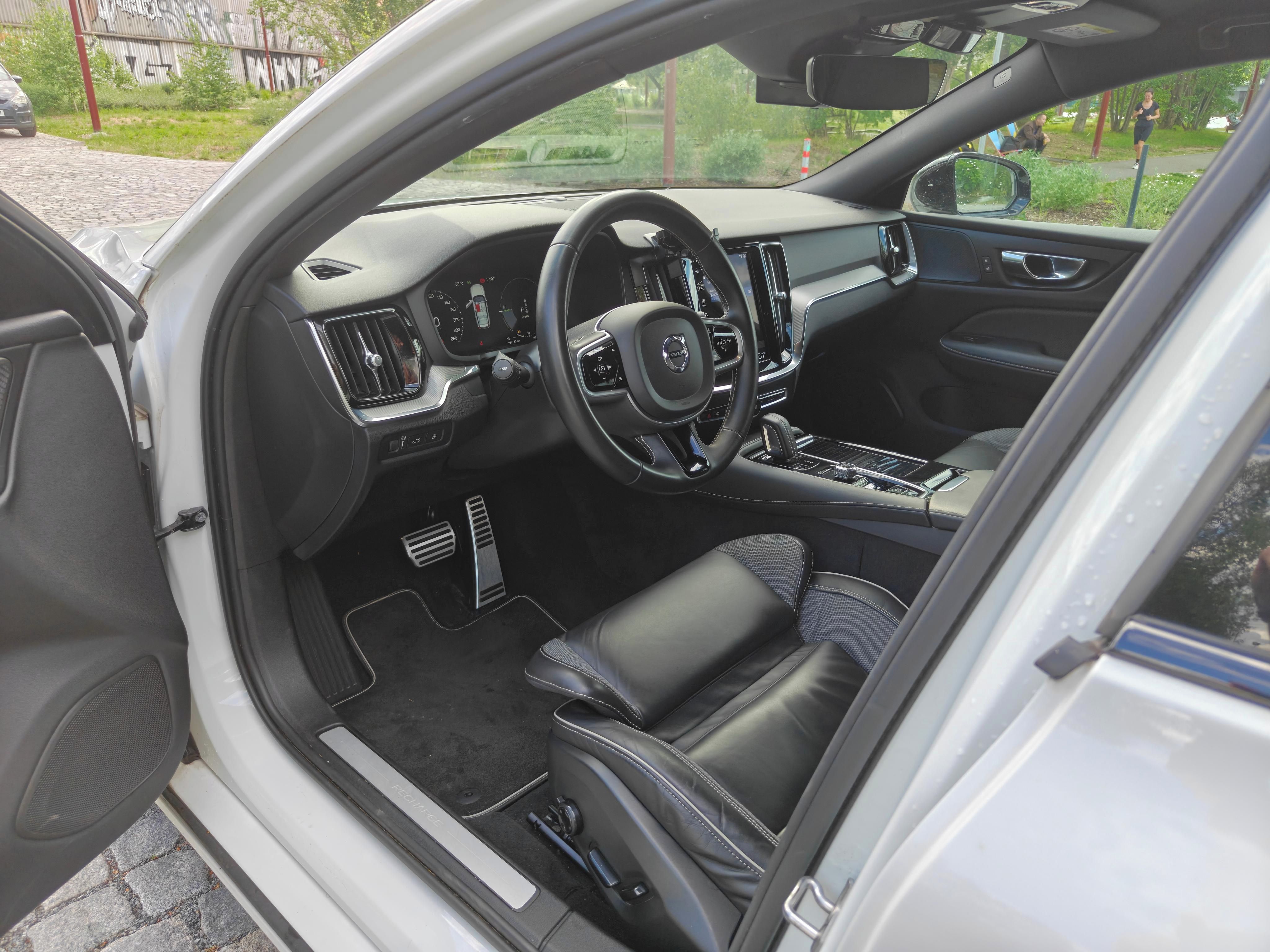 Volvo V60, RECHARGE T6, R-Design