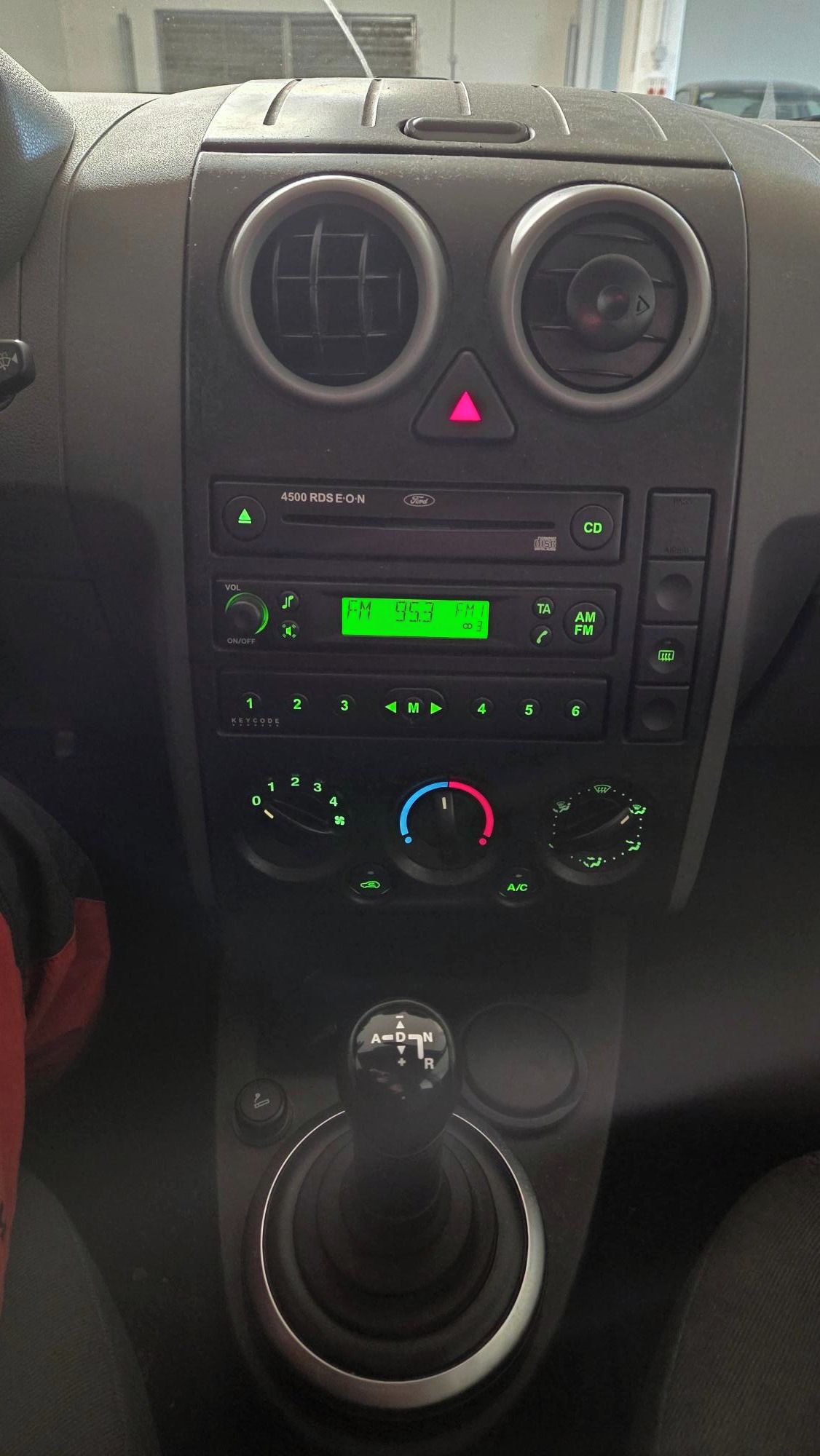 Ford Fusion, 1,4 benzín automat - fotka 4