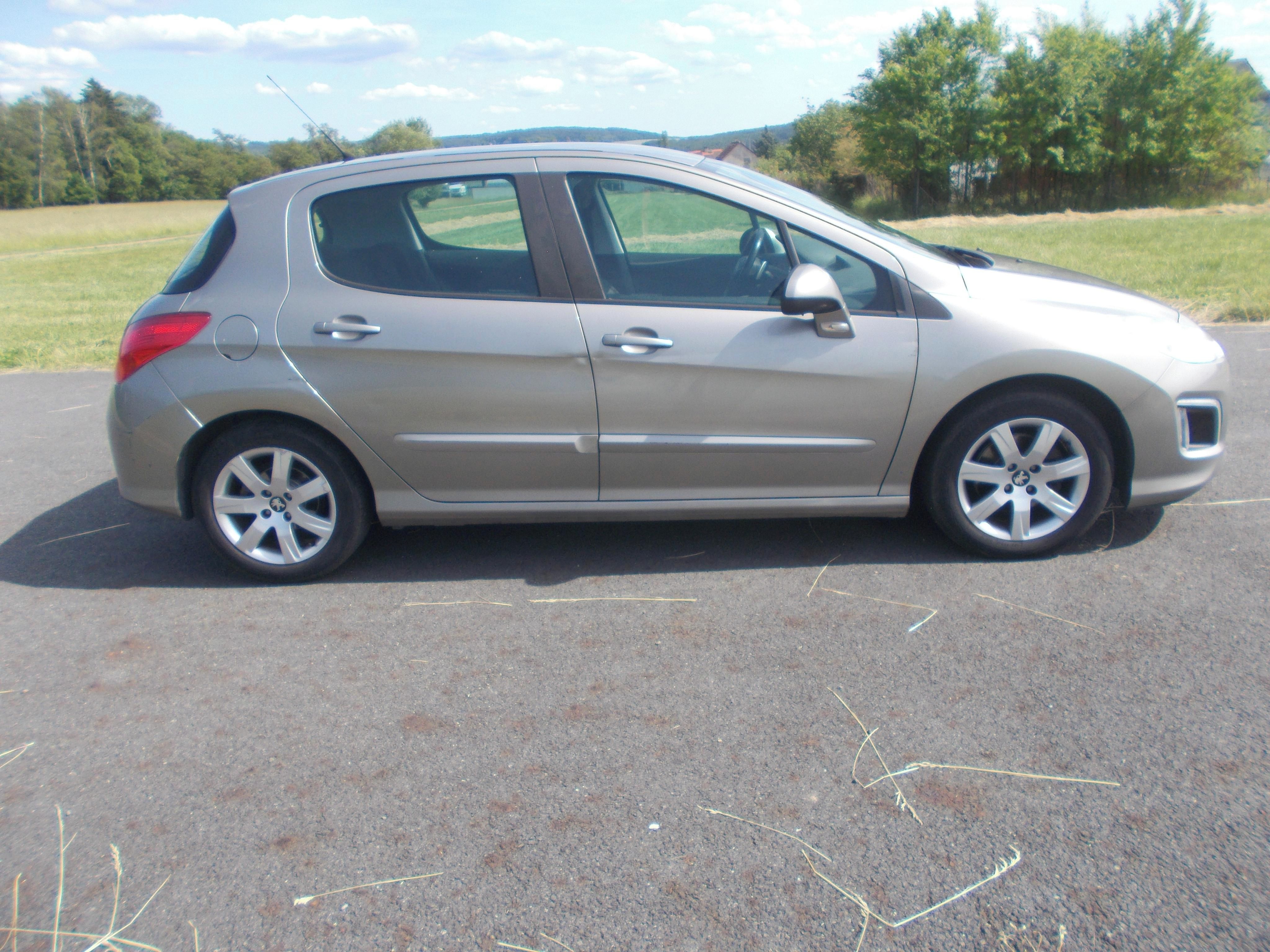 Peugeot 308, 1,6HDI automat 1maj 118 000 km - fotka 6