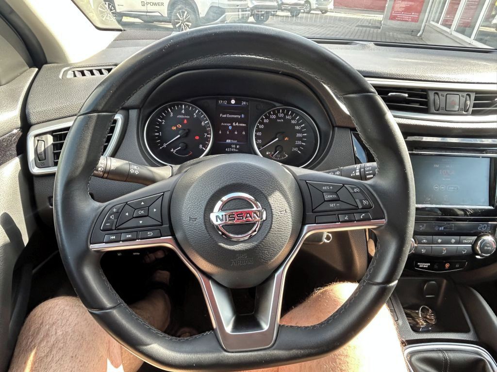 Nissan Qashqai, 1.3DIG-T 140k CzechLi 1.Maj ČR - fotka 5