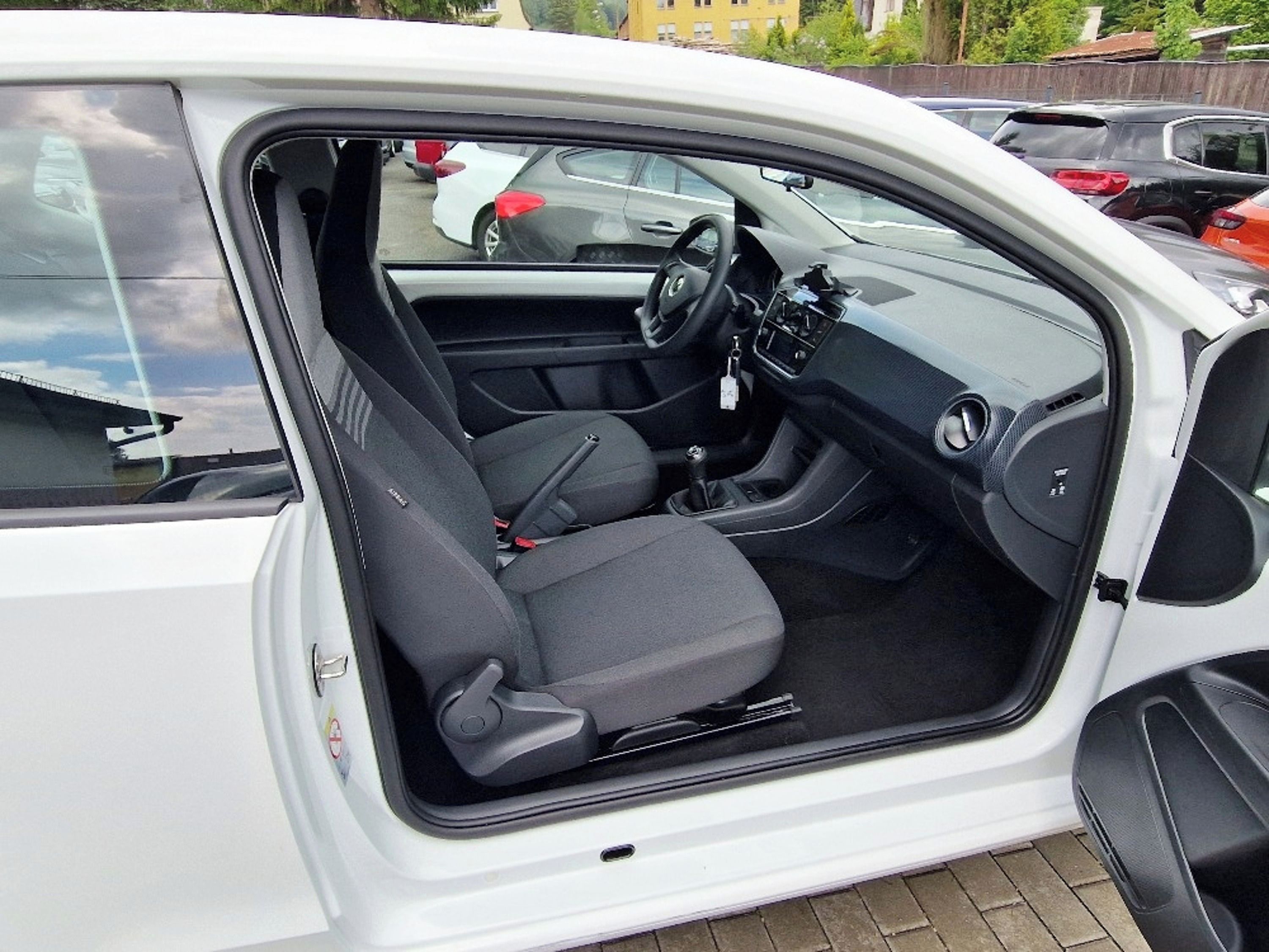 Volkswagen Up!, 1.0 MPi (48 kW), 85 tis. km - fotka 6