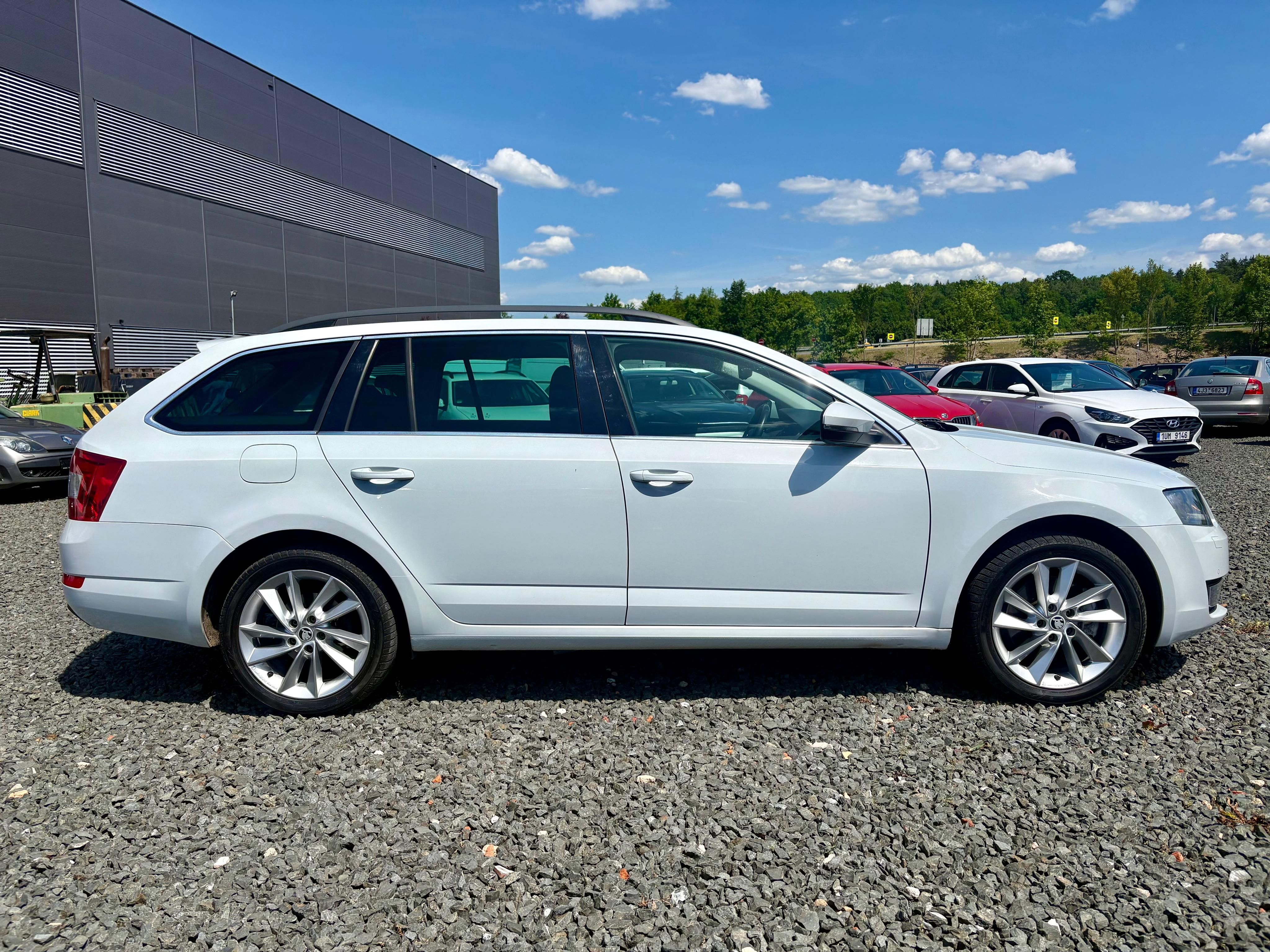 Škoda Octavia, 2.0TDi 135kw DSG 4x4 Elegance - fotka 4