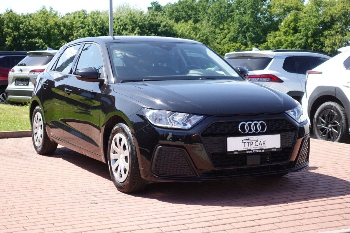 Audi A1, 1,0TFSi 70kW S-line - fotka 3