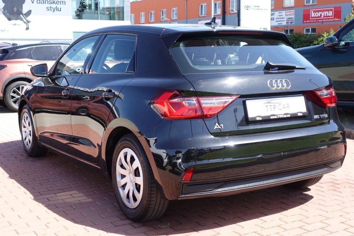 Audi A1, 1,0TFSi 70kW S-line - fotka 6