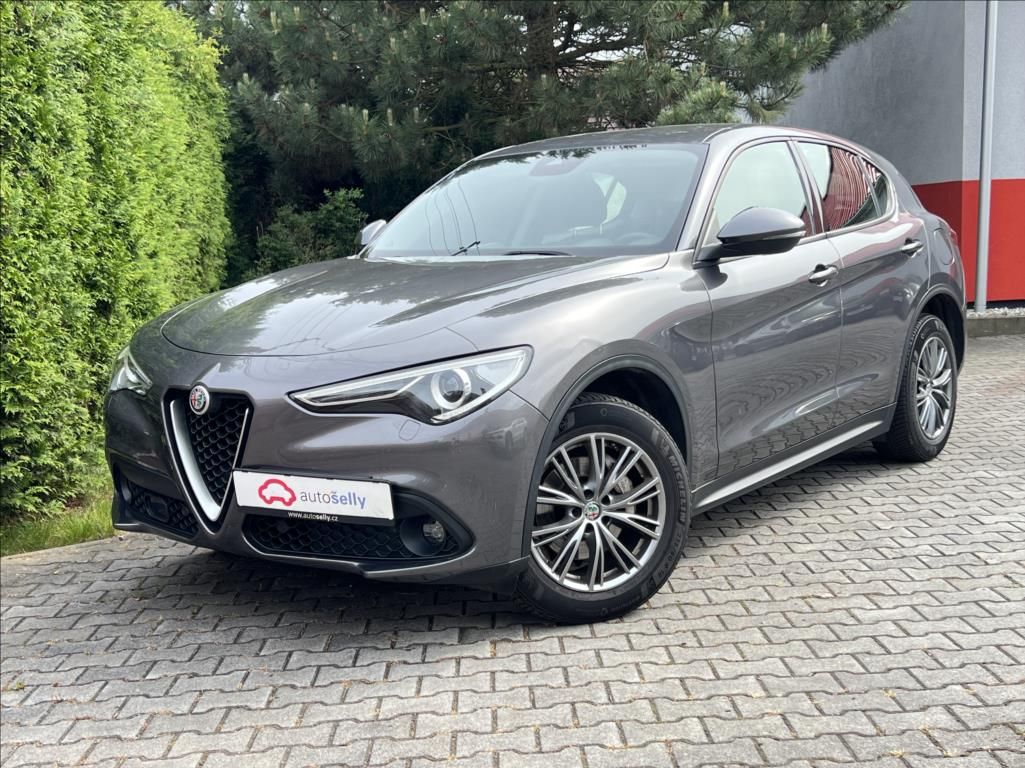 Alfa Romeo Stelvio, 2,2 JtDm Q4 EXECUTIVE 210CV - fotka 2