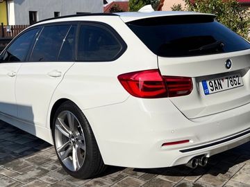 BMW  Řada 3, 320i-4 válec