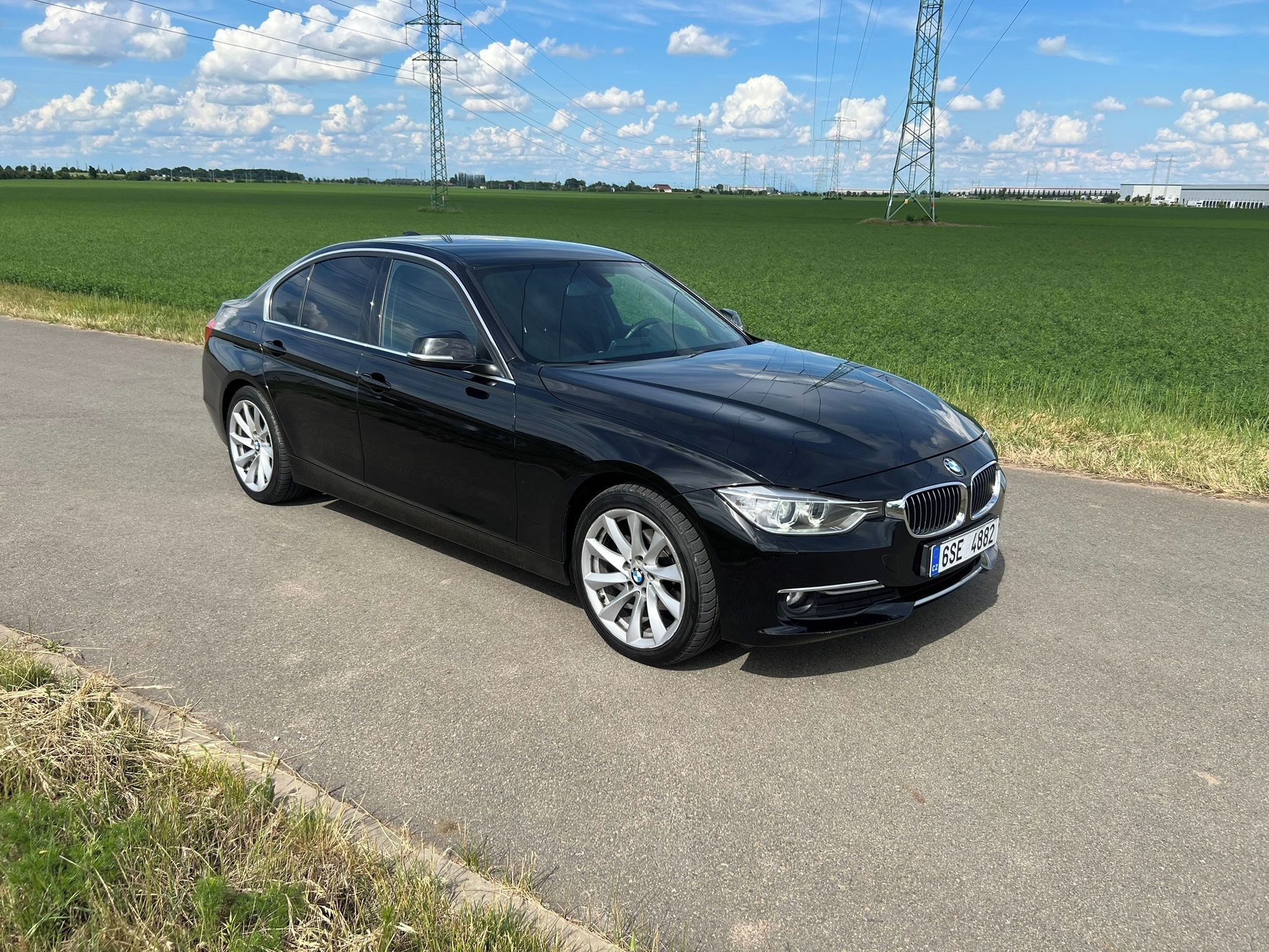 BMW Řada 3, 320i ed, 160kw, hnědý interiér - fotka 2