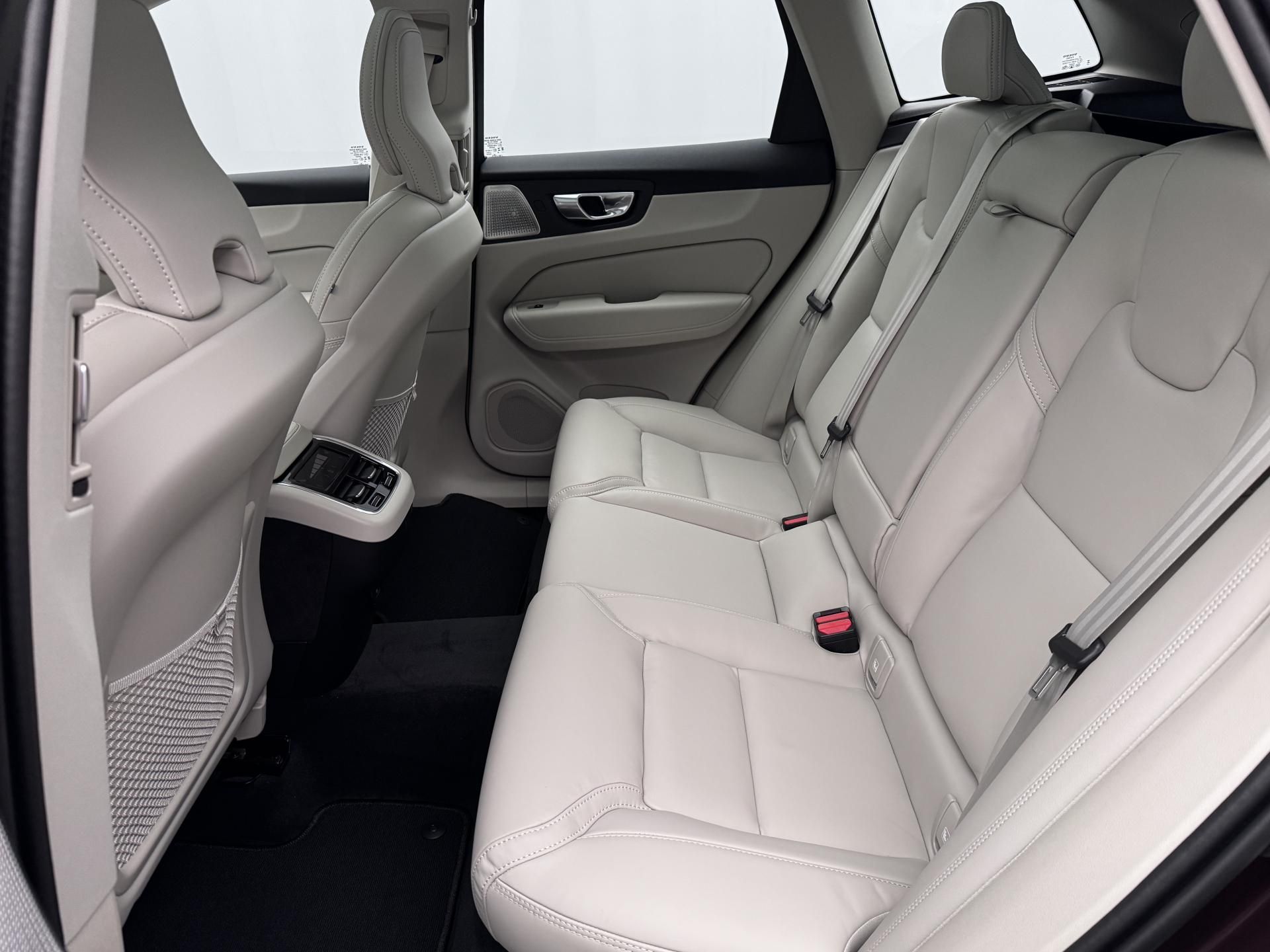 Volvo XC60, B5 AWD AUT BRIGHT ULTRA - fotka 6
