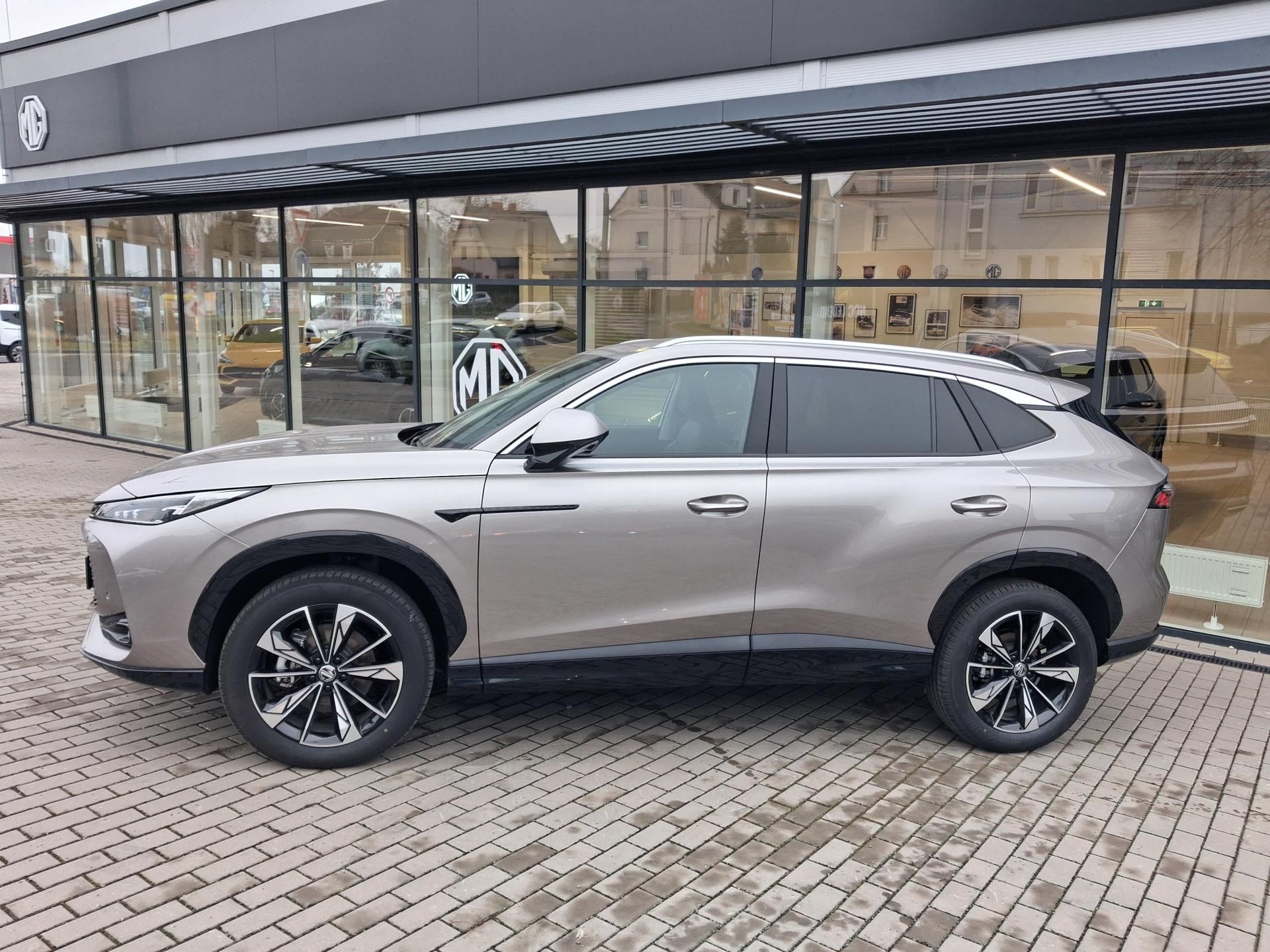MG HS, EXCLUSIVE 1.5TGI 125kW 7DCT - fotka 2