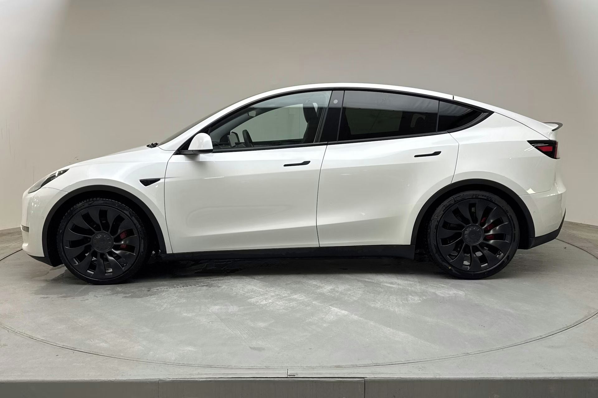 Tesla Model Y, Performance, BERLÍN, tažné - fotka 5