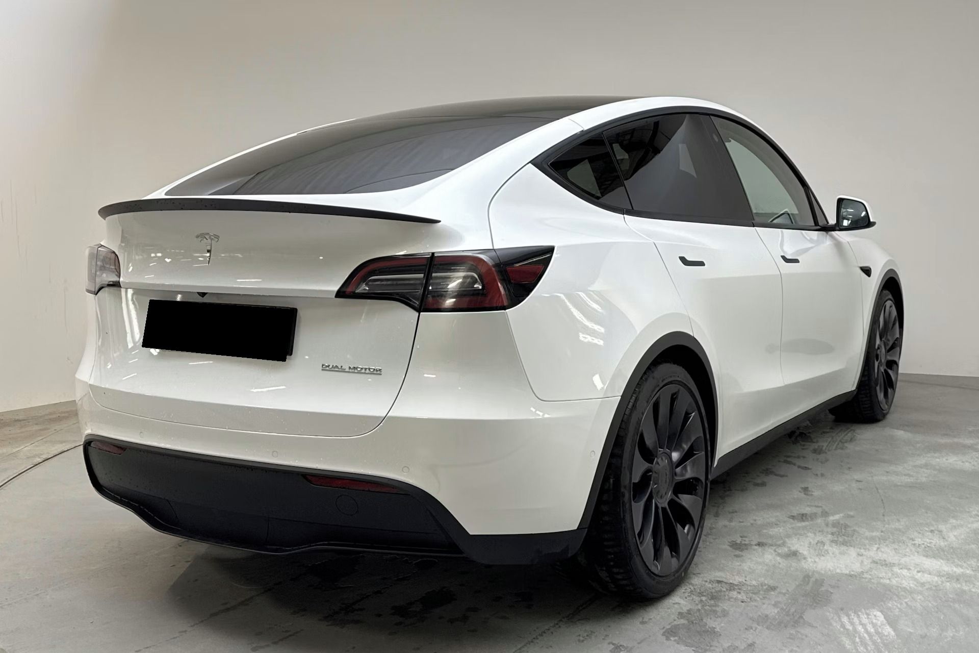 Tesla Model Y, Performance, BERLÍN, tažné - fotka 2