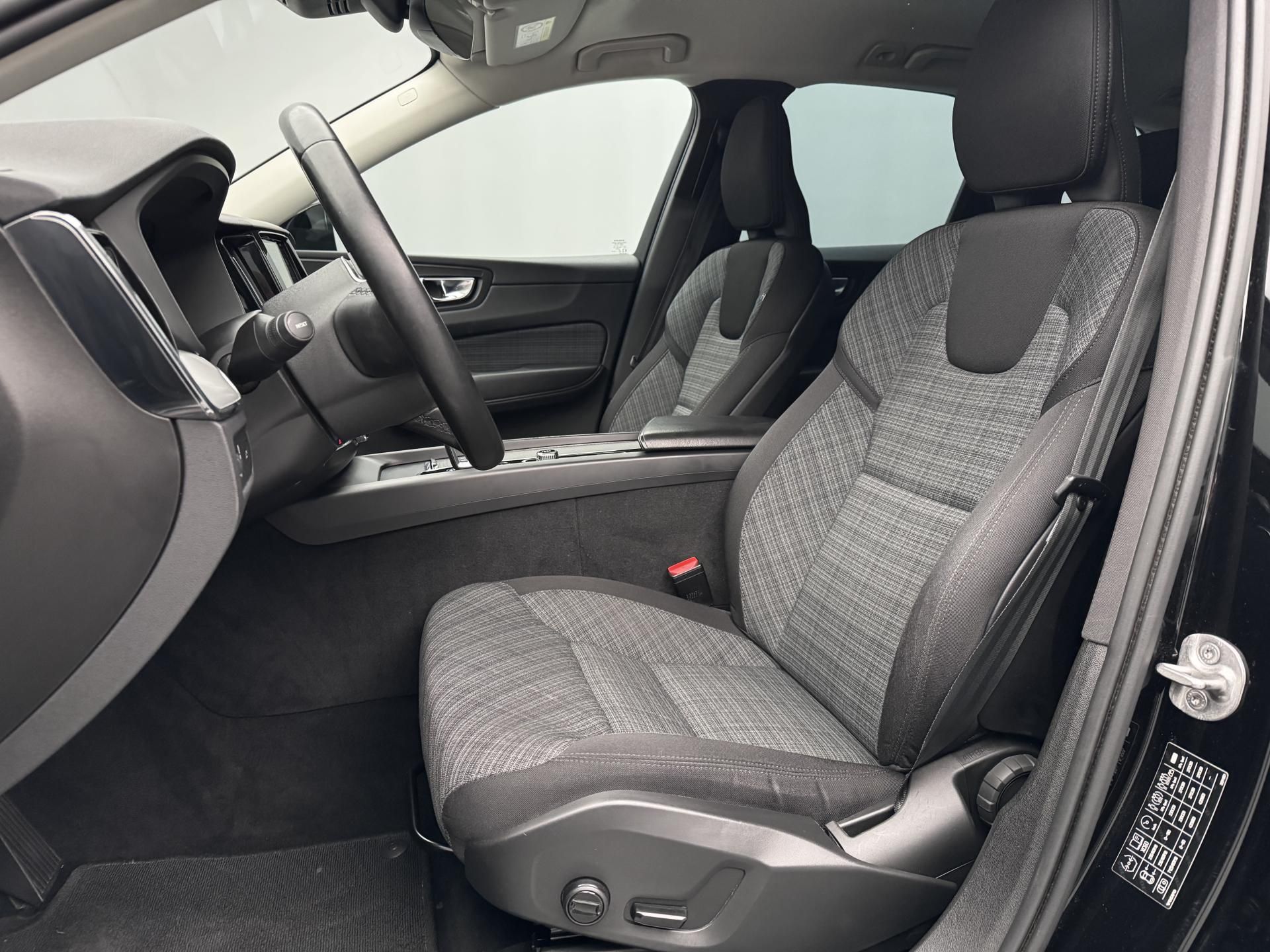 Volvo XC60, B5 AWD CORE AUT CZ 1.maj - fotka 4