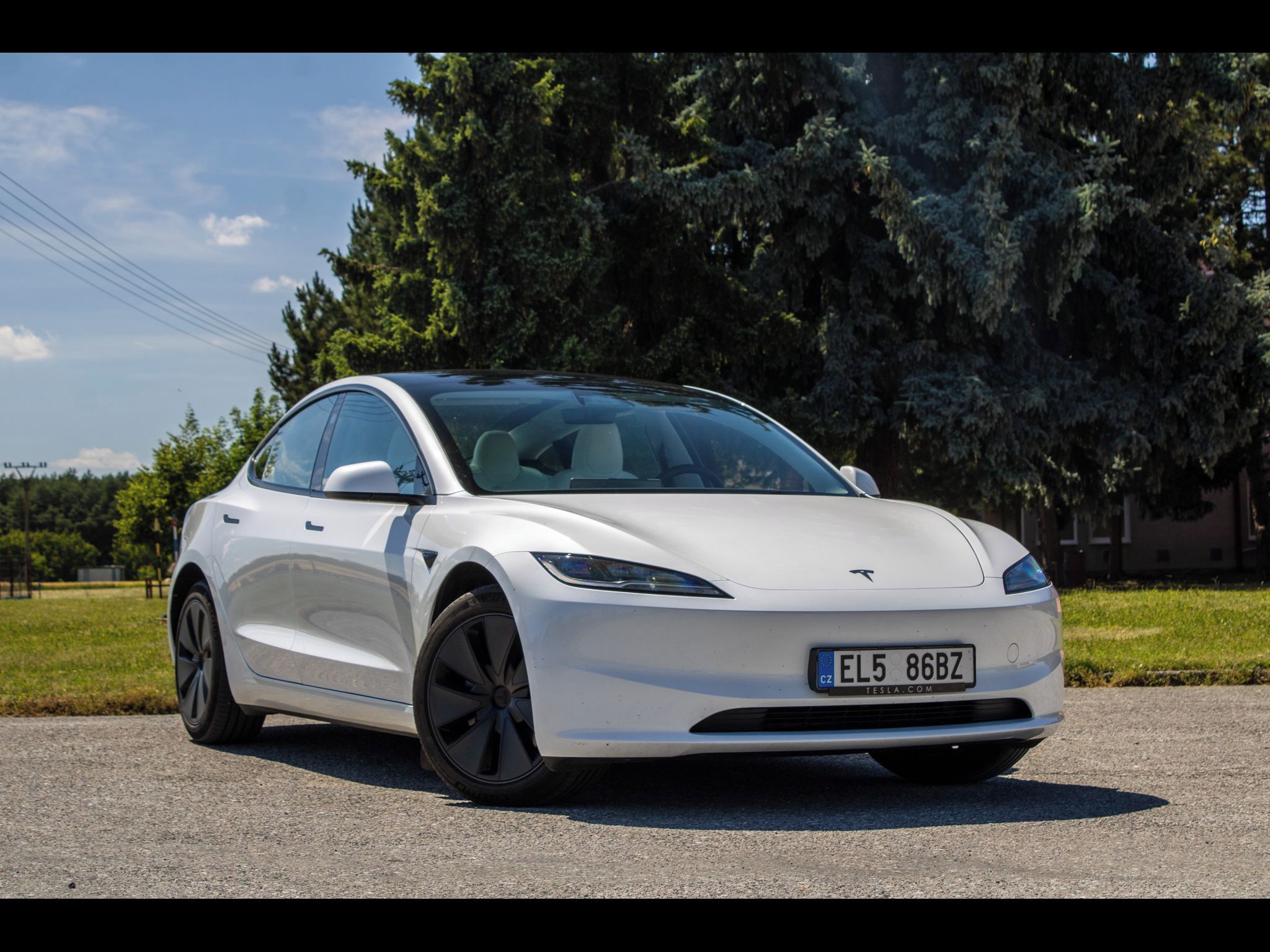 Tesla Model 3 - fotka 3