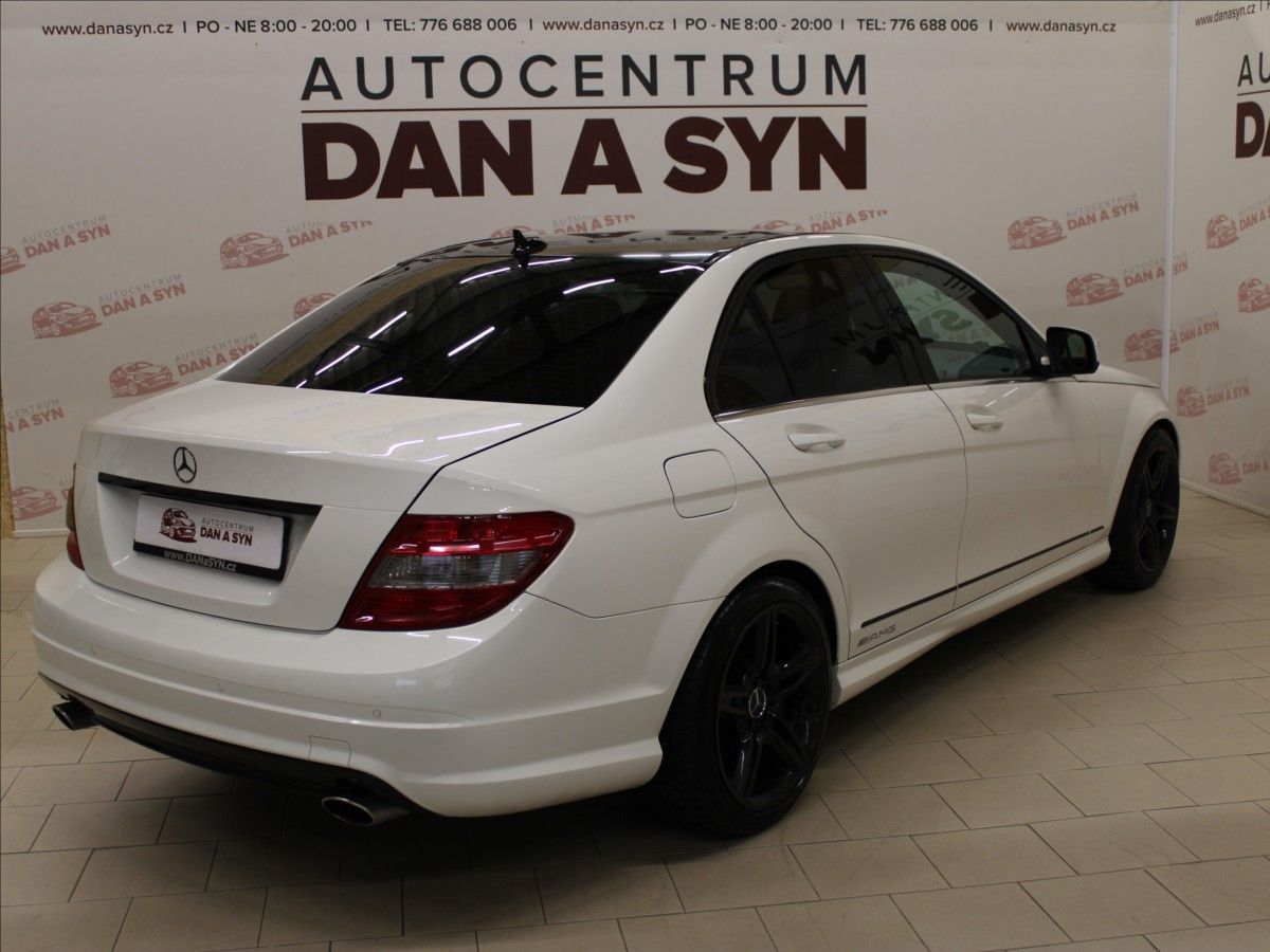Mercedes-Benz Třídy C, 3,0 C300 AMG 4MATIC 170KW TOP - fotka 4
