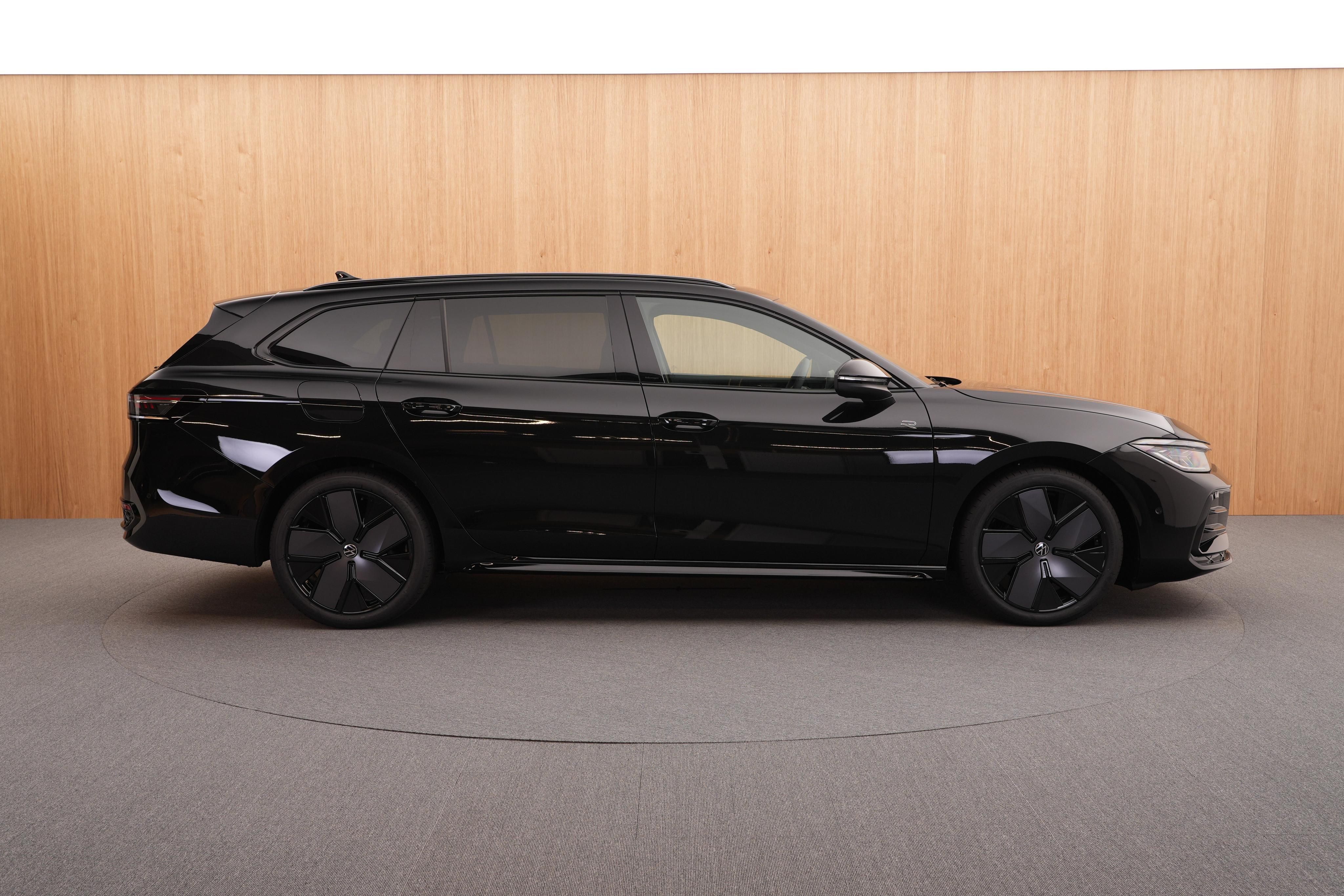 Volkswagen Passat, R-Line People 2.0 TDI DSG - fotka 5